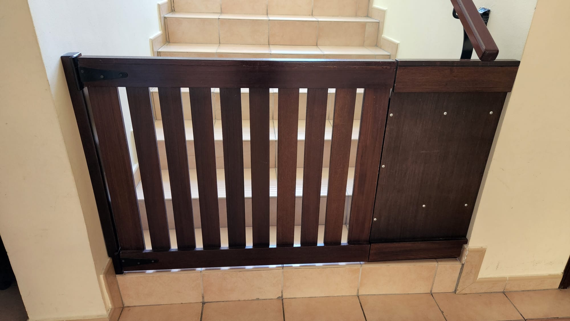 Superior Quality Wooden baby safety gates - EXTENDABLE Qak wood - Image 1
