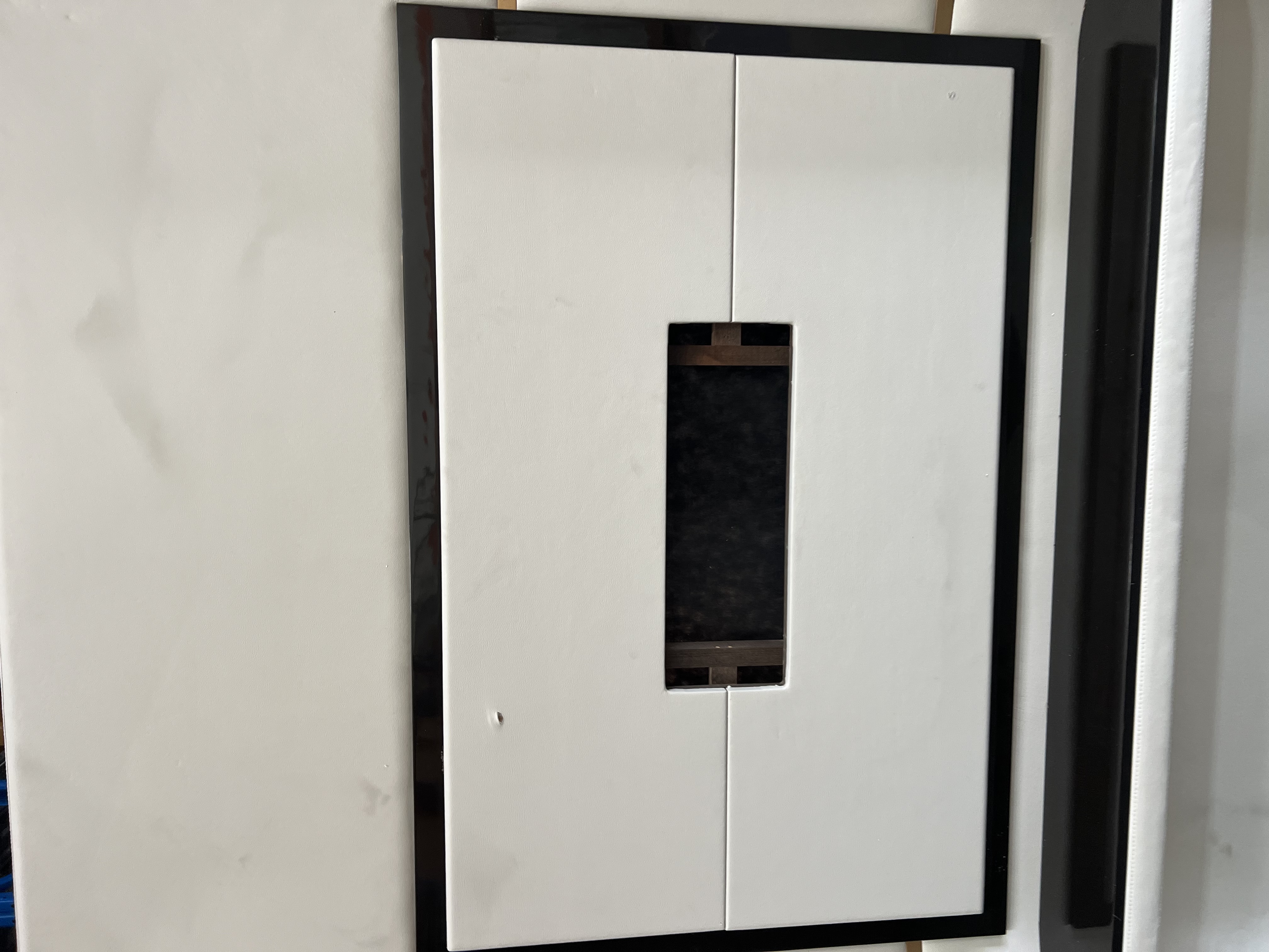 TV stand - Image 1