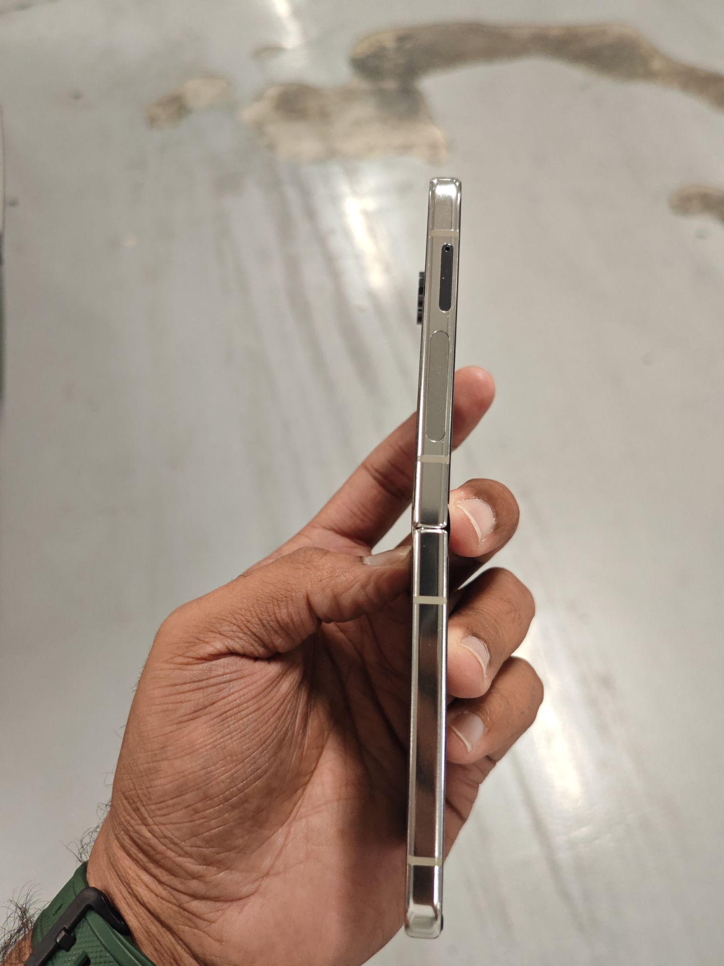 Samsung Flip 5, 8 GB ram, 256 GB  - Image 7