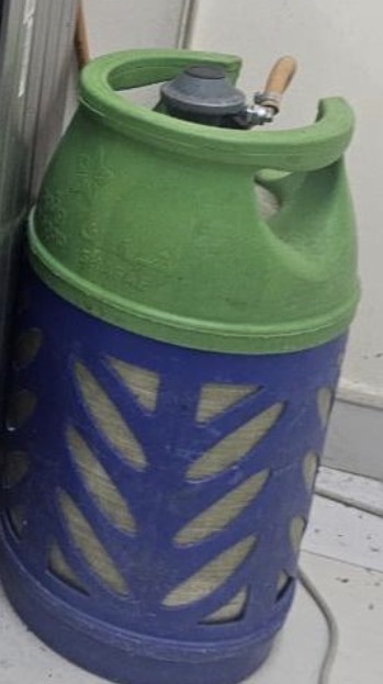 Gas Cylinder 12kg with regulator and pipe - Image 2