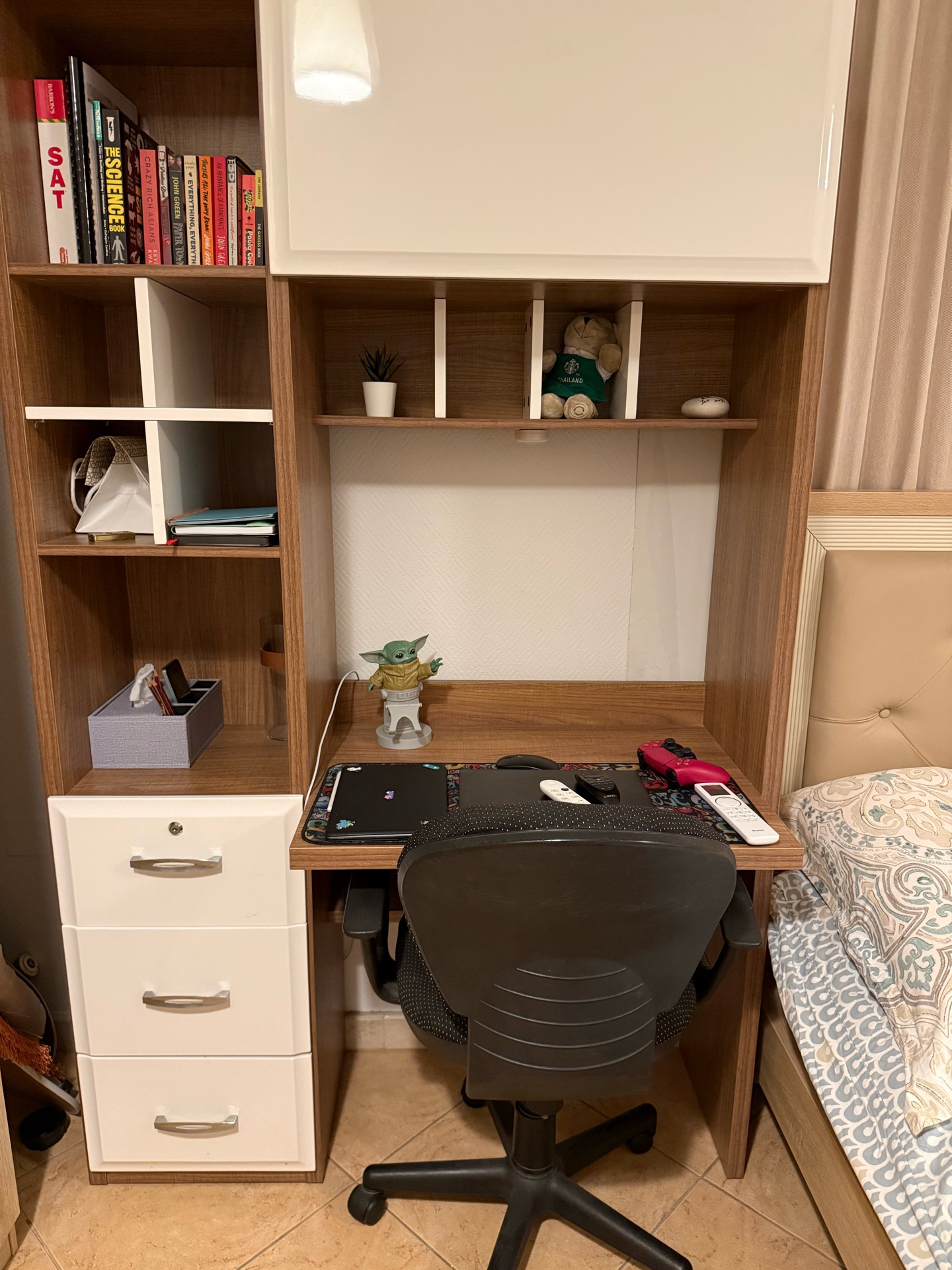Mini office and lazyboy  - Image 3