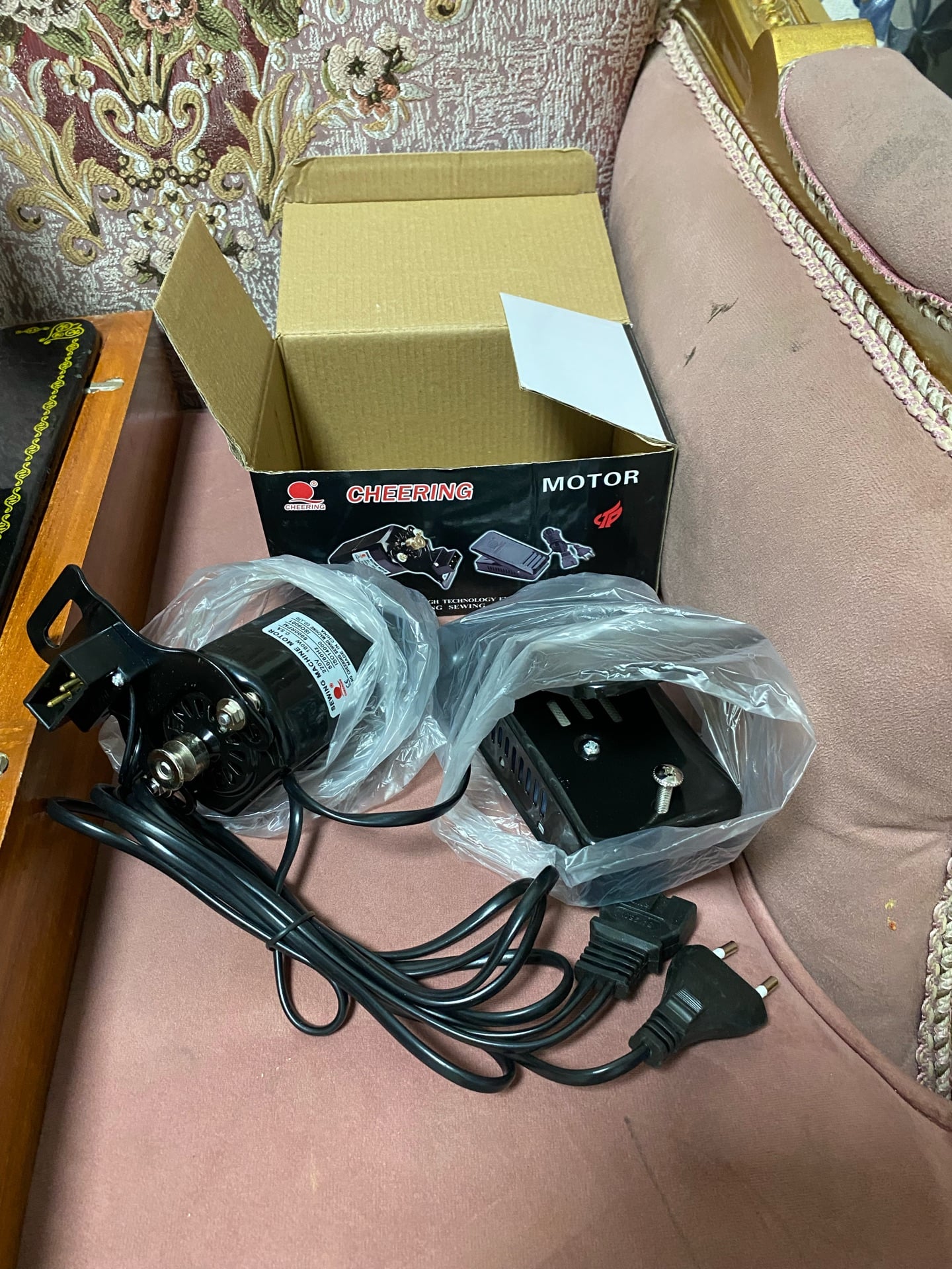 Usha heavy duty Sewing machine for sale - Image 4