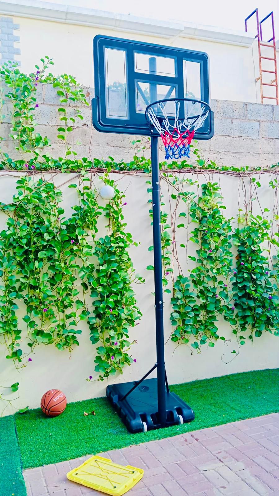 Basketball hoops  - Image 2