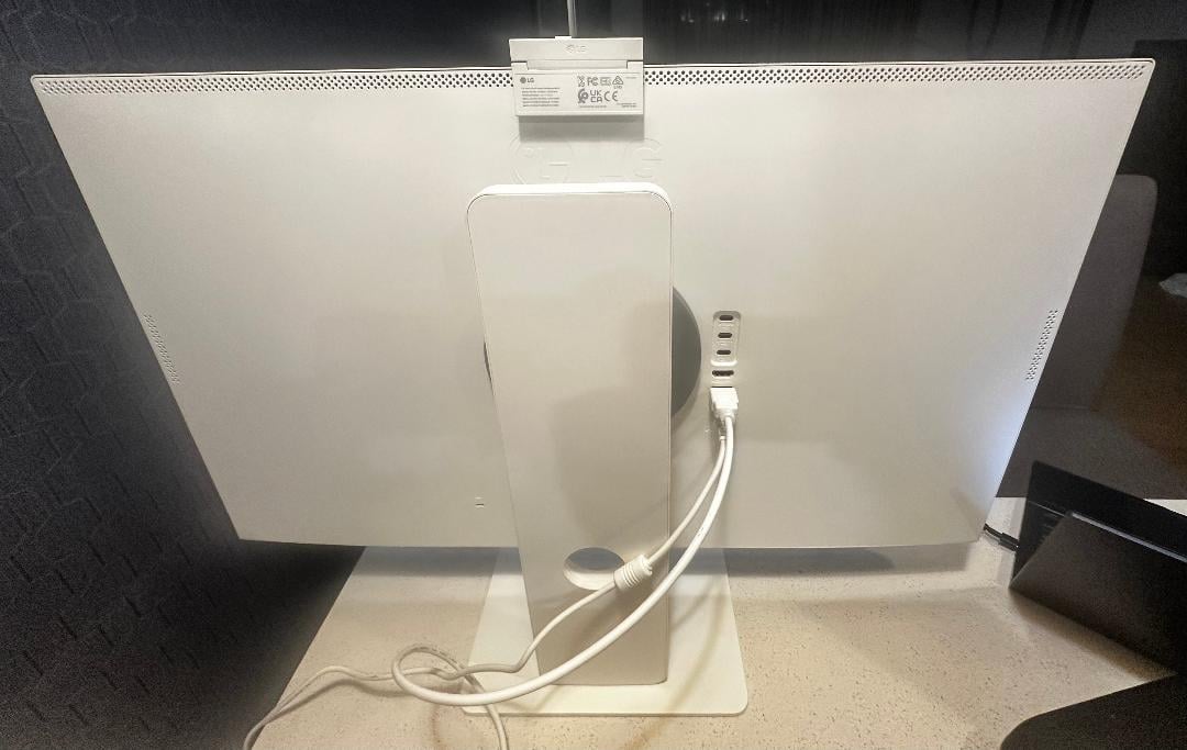 LG 32" 4K UHD Smart Monitor  - Image 4