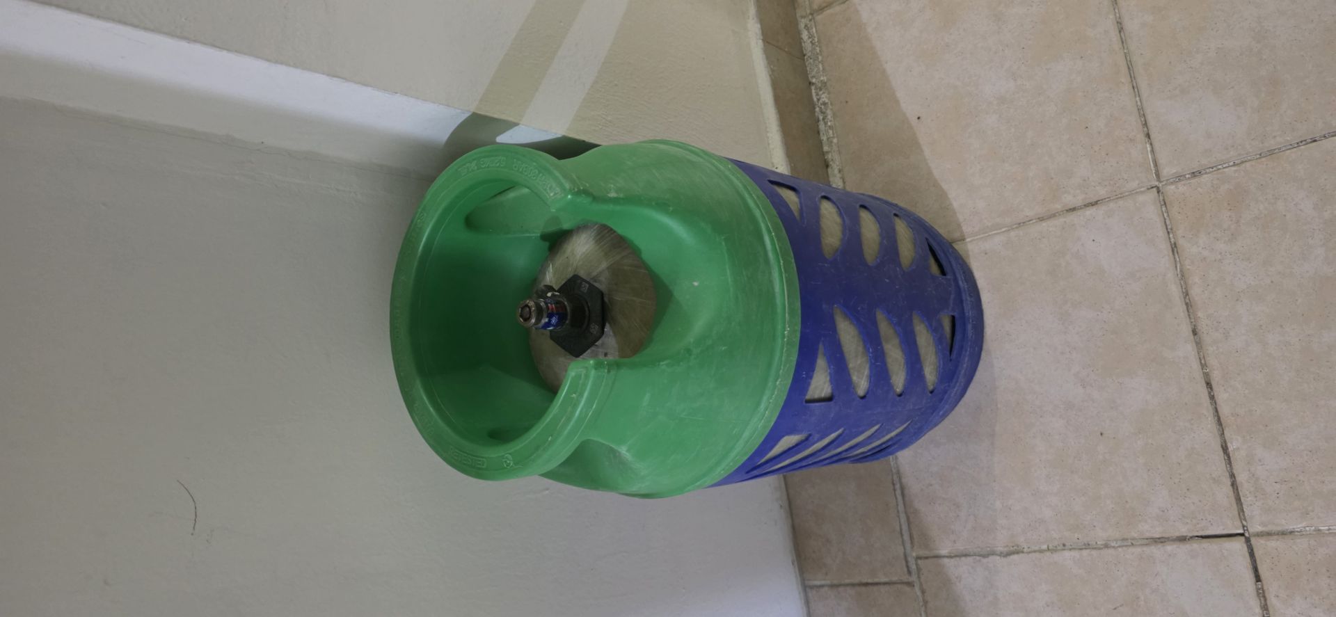 Gas cylinder  - Image 3