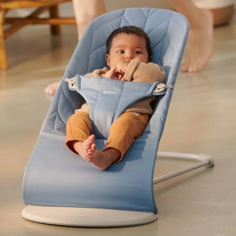 معلقة BabyBjörn Bouncer Bliss Cotton، Petal Quilt (أزرق) - Image 3