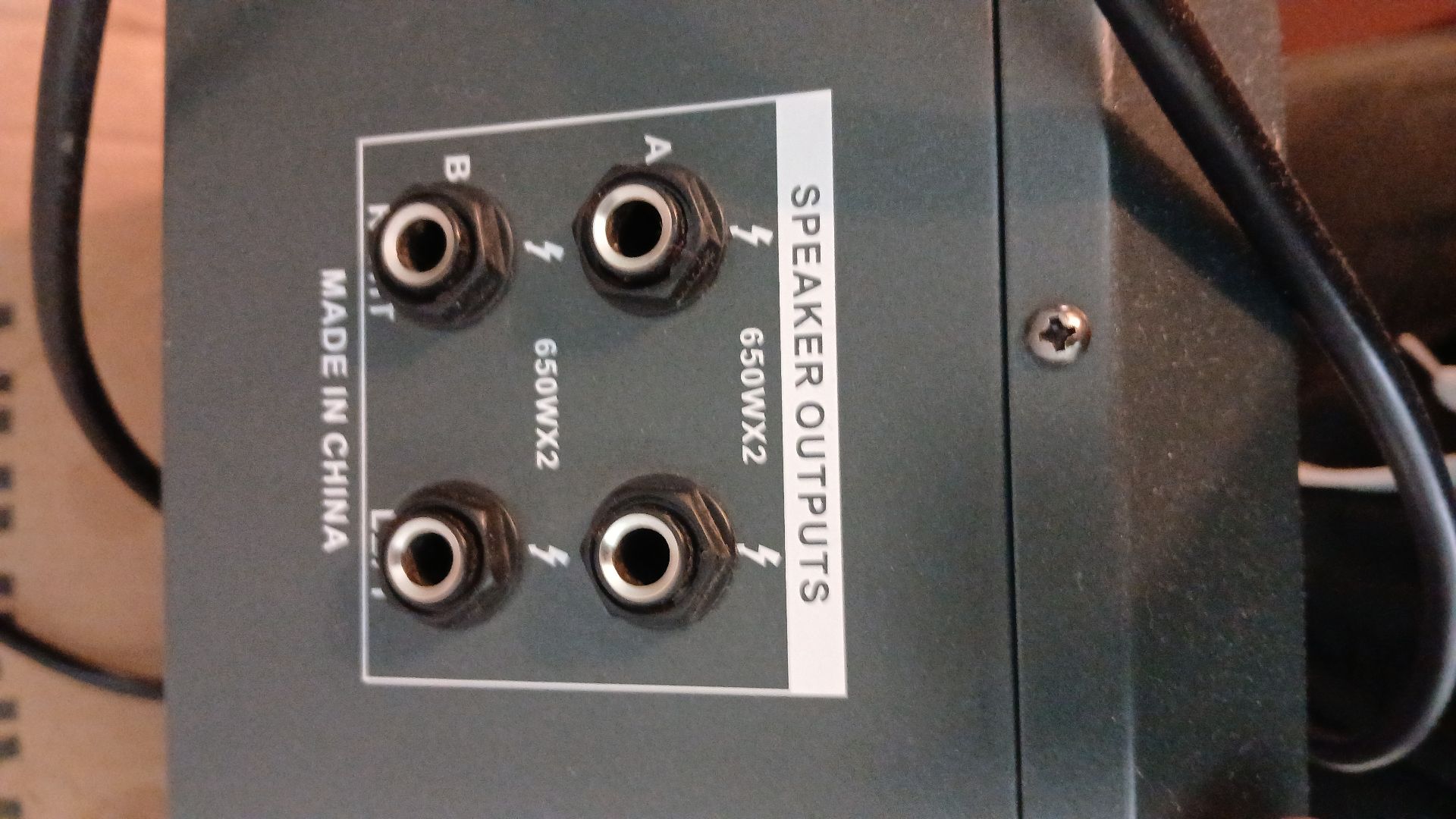 Yamaha S112V Passives speakers and 16 channels Powered Mixer - Image 9