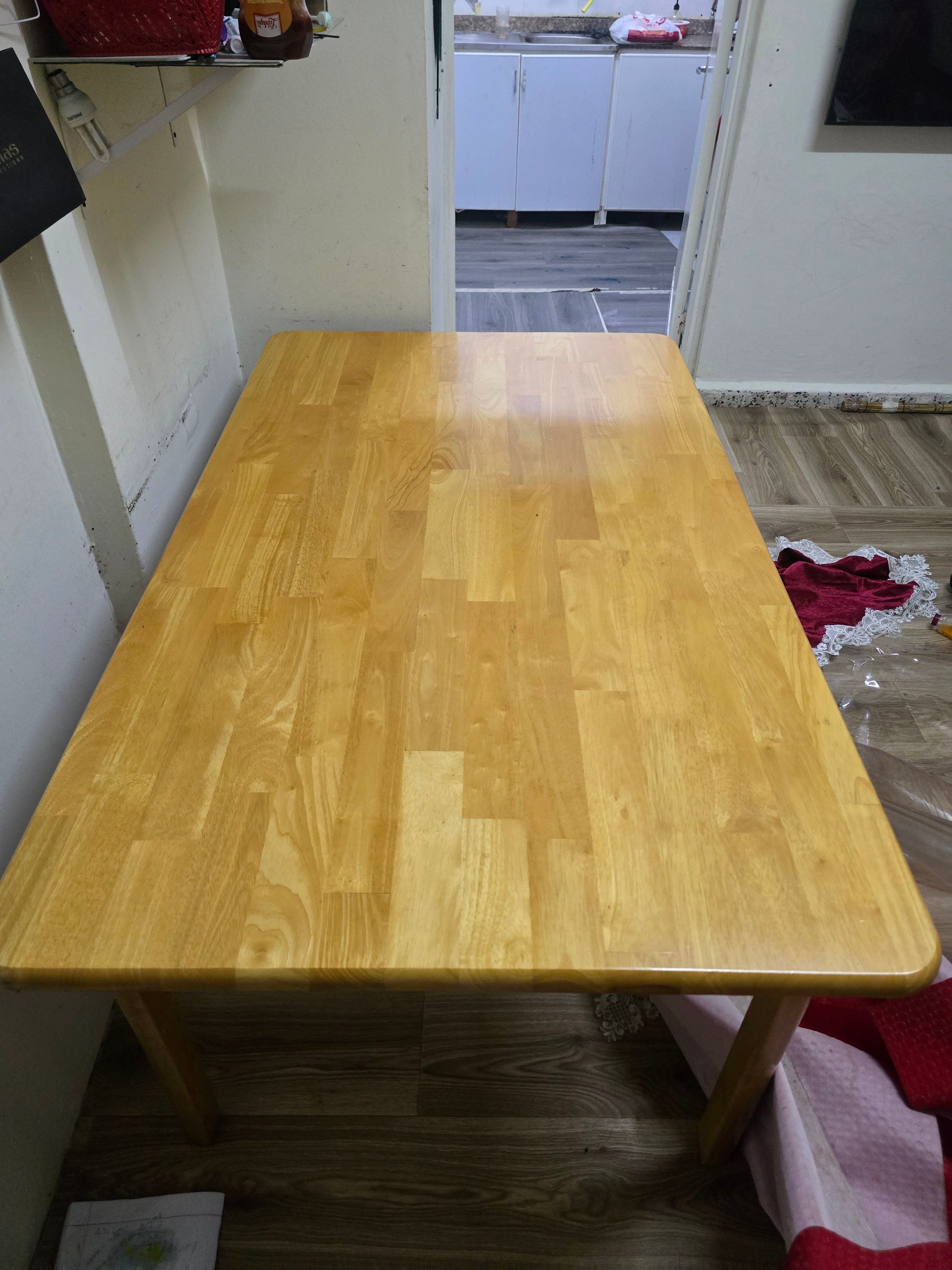 Reading Table for Sale – Excellent Condition - Image 4