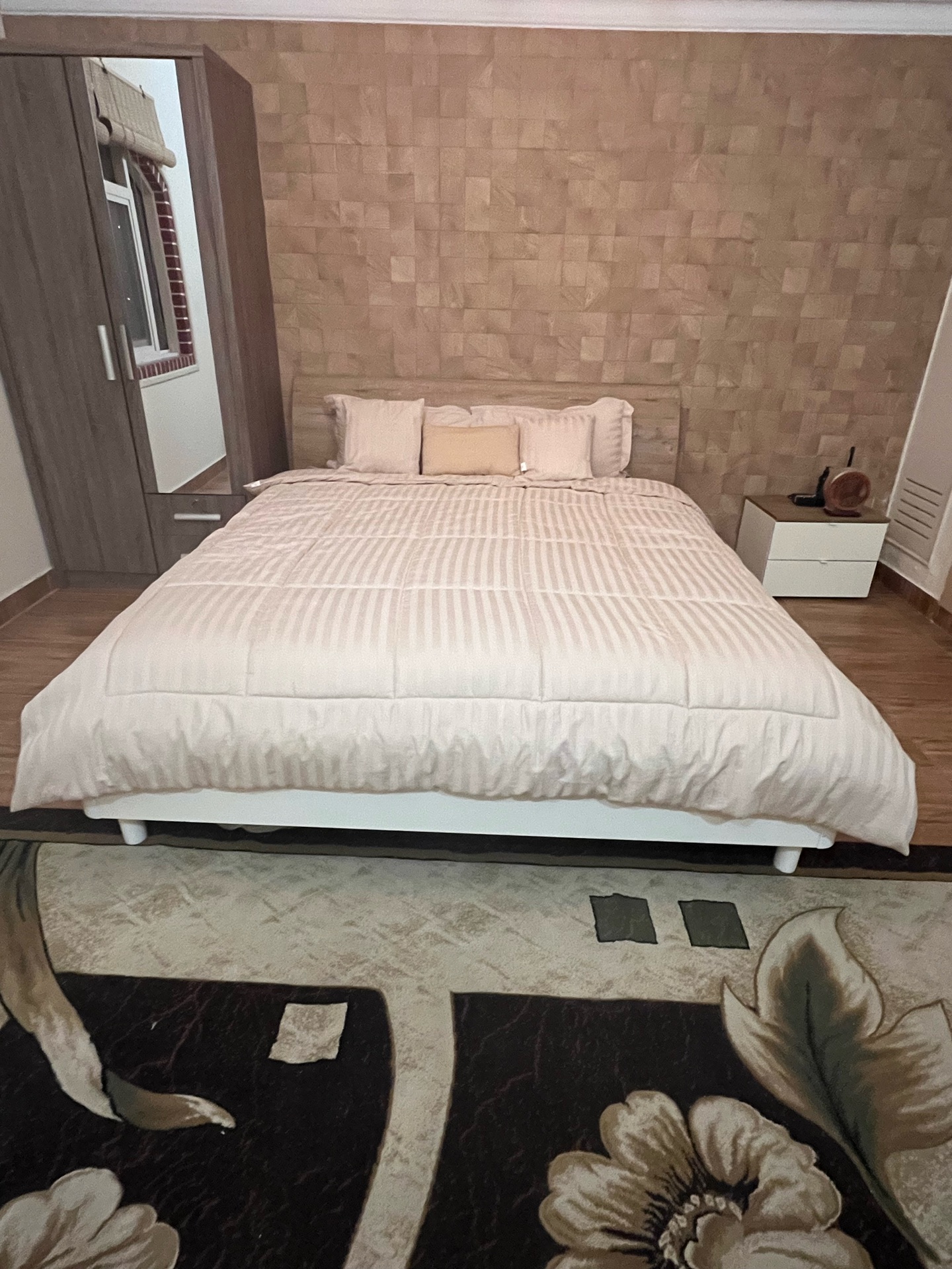 Home Centre wooden size bed home - Image 1