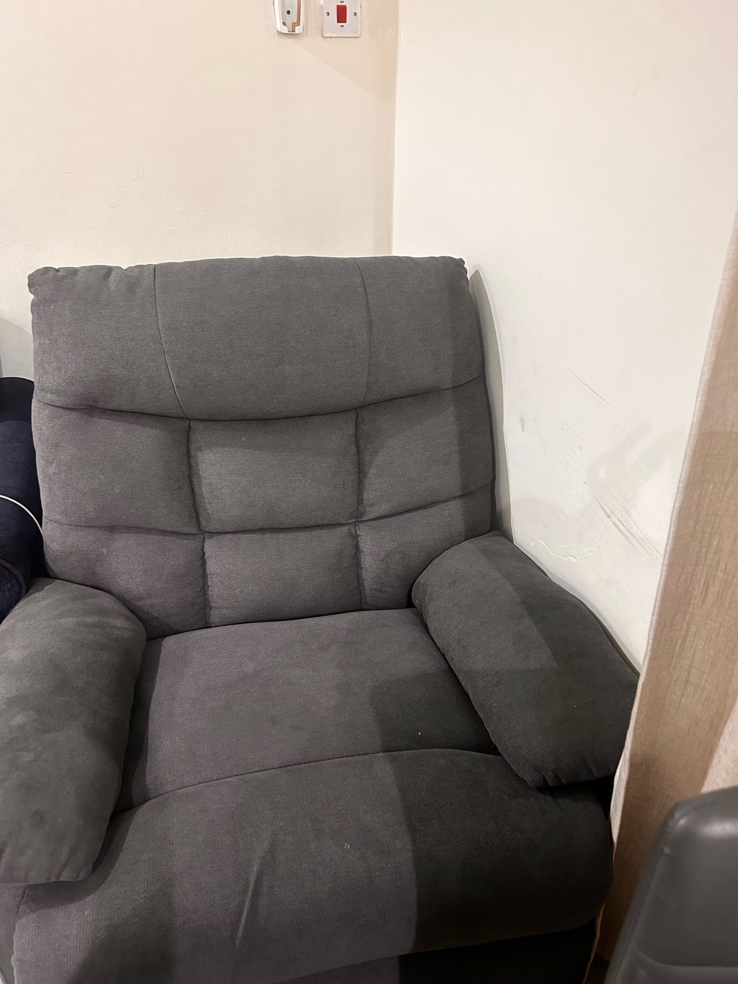 Swinging recliner in good condition - Image 1