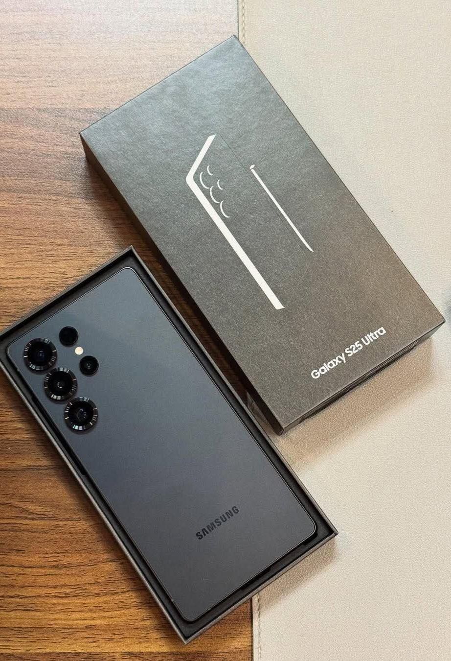 Samsung Galaxy S25 Ultra (5G) - Image 1