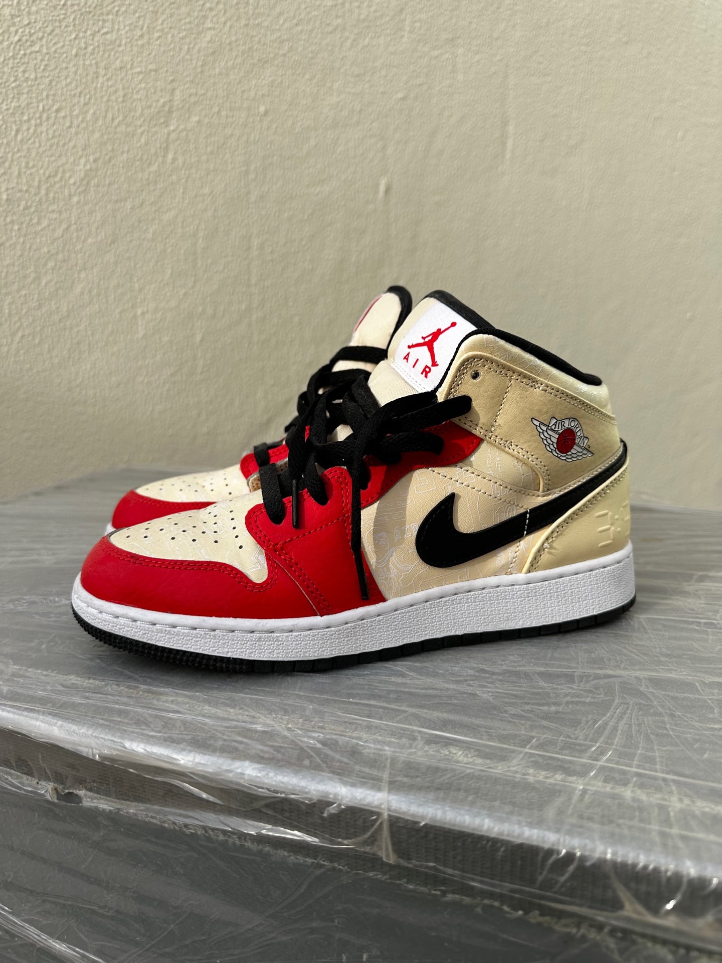 Air Jordan 1 Highs Special Edition  - Image 3