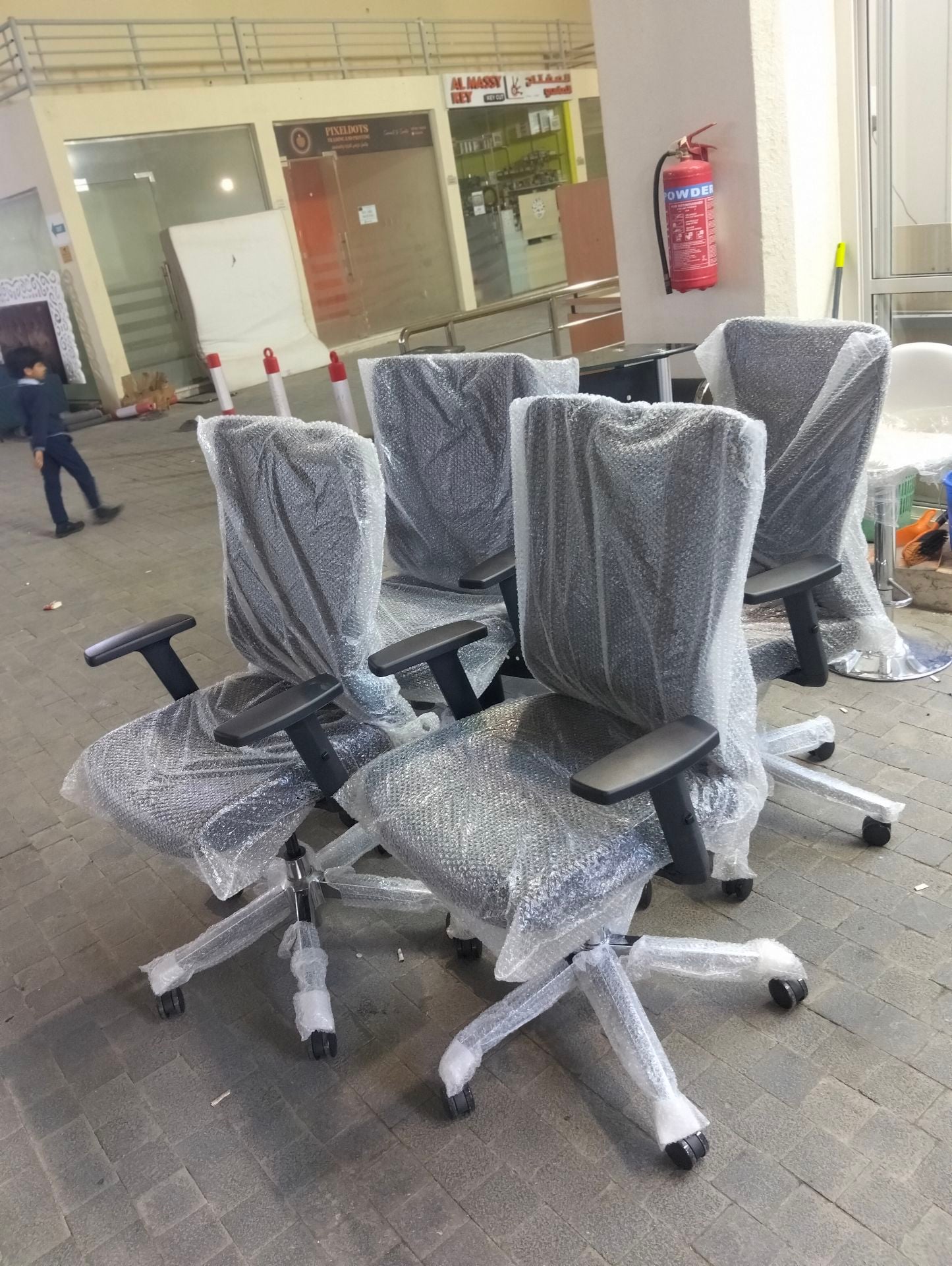 Harman miller classic aeron chair fully loaded aluminium body available for sale - Image 2