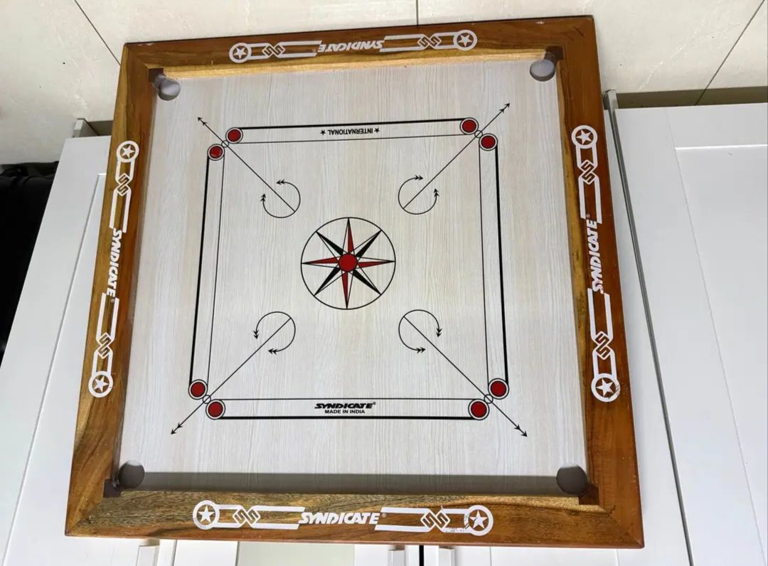 Carrom Board 42x42x3" لوح كاروم 42 × 42 × 3 بوصة  - Image 2