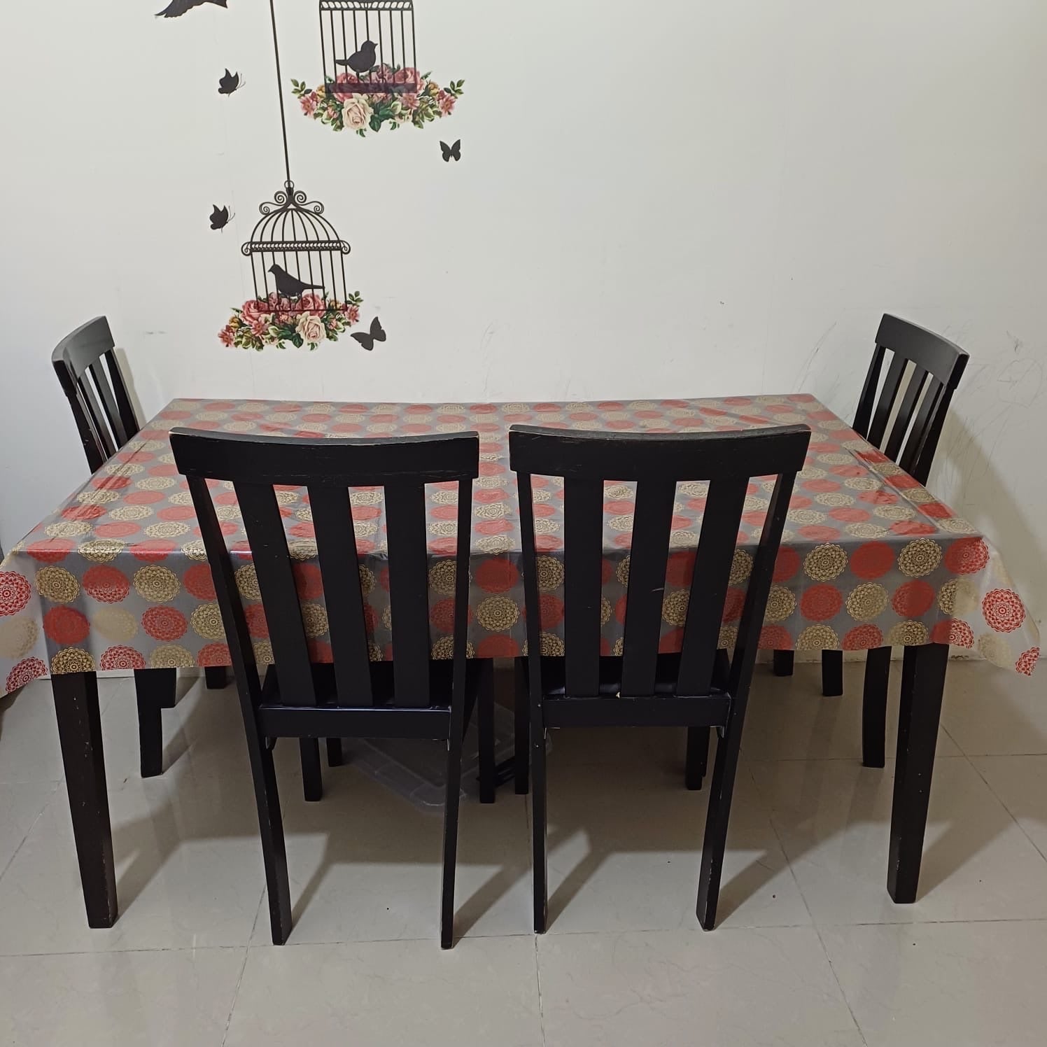 Dining Table with 4 chairs - Image 1