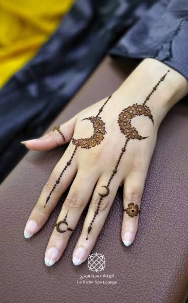 Henna design  - Image 4