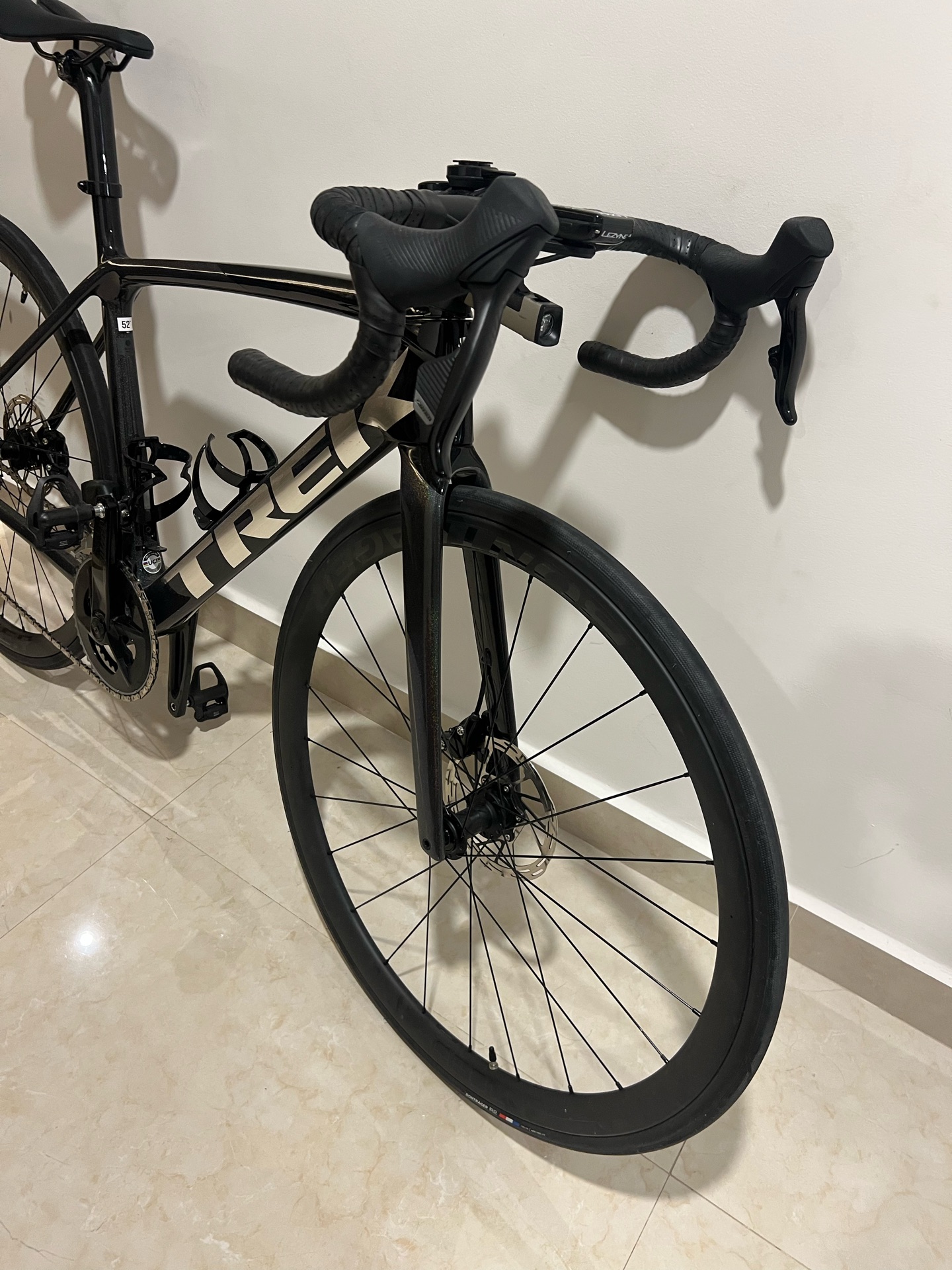 Full Carbon Road Bike – Trek Émonda SL6 AXS (2024) - Image 6
