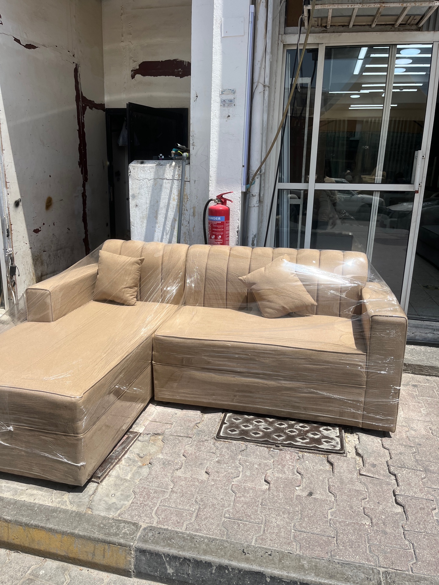 L ship sofa new - Image 5