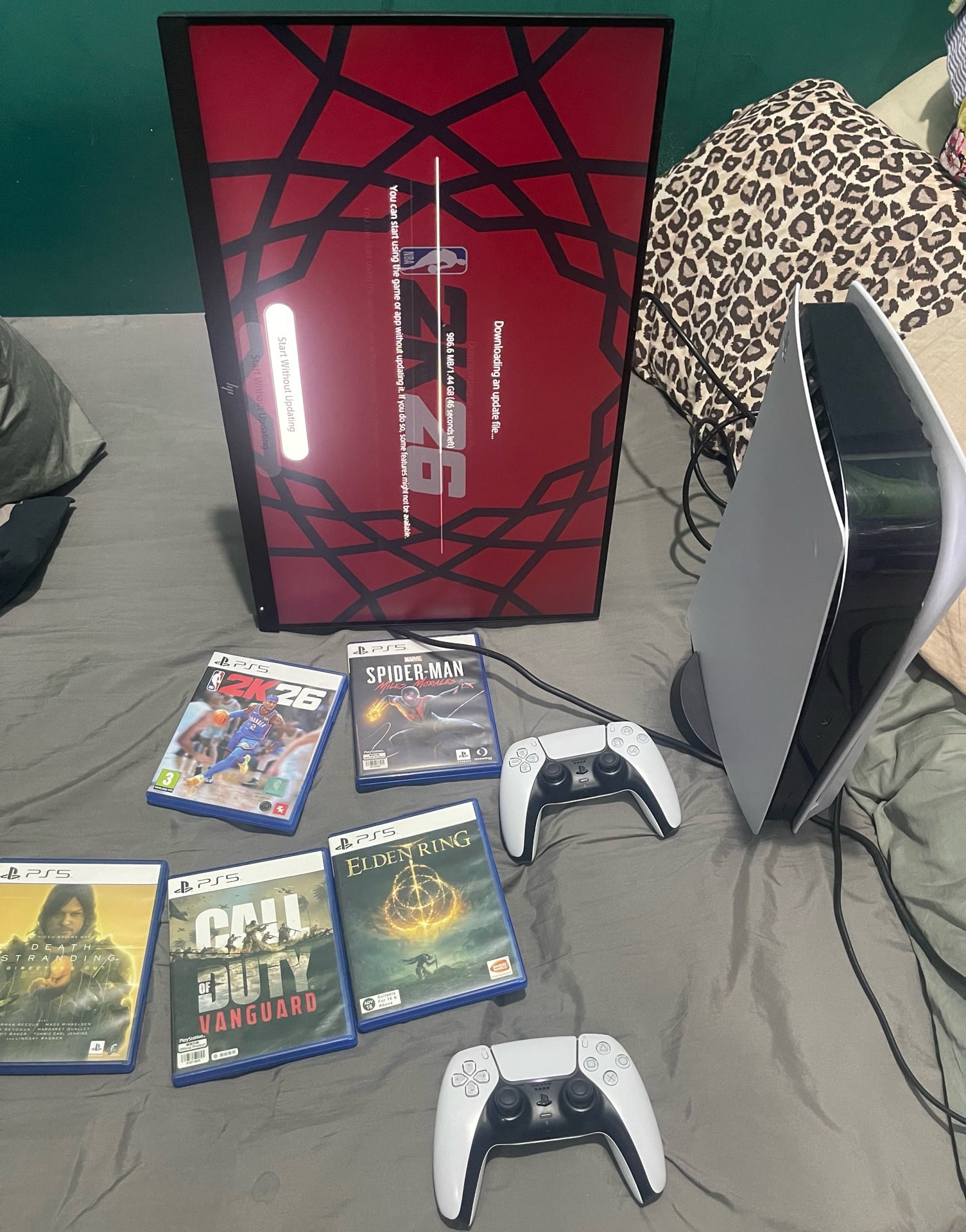 Ps5 with 24inches frameless monitor 360 degree - Image 1