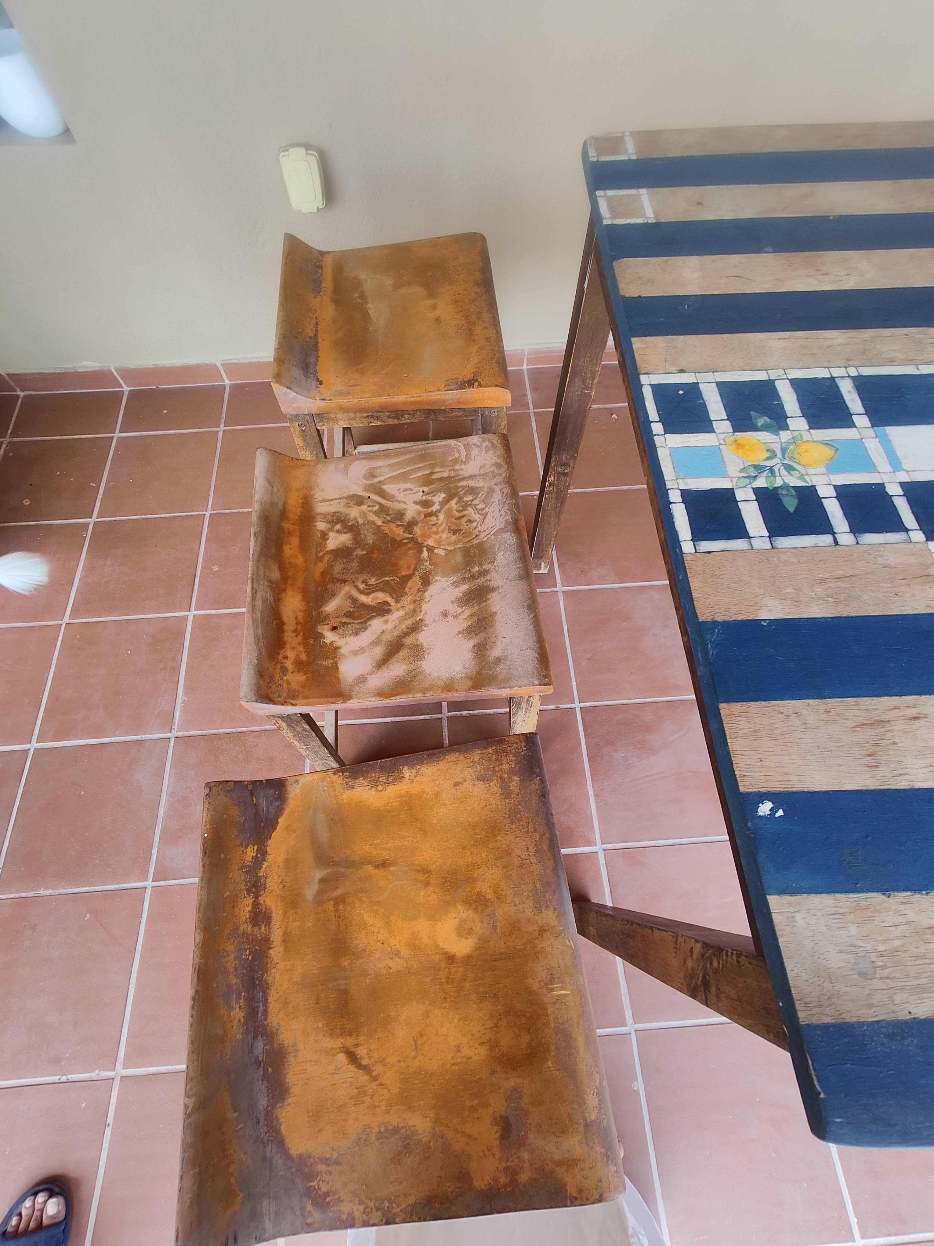 Hight table+3 high chairs - Image 4
