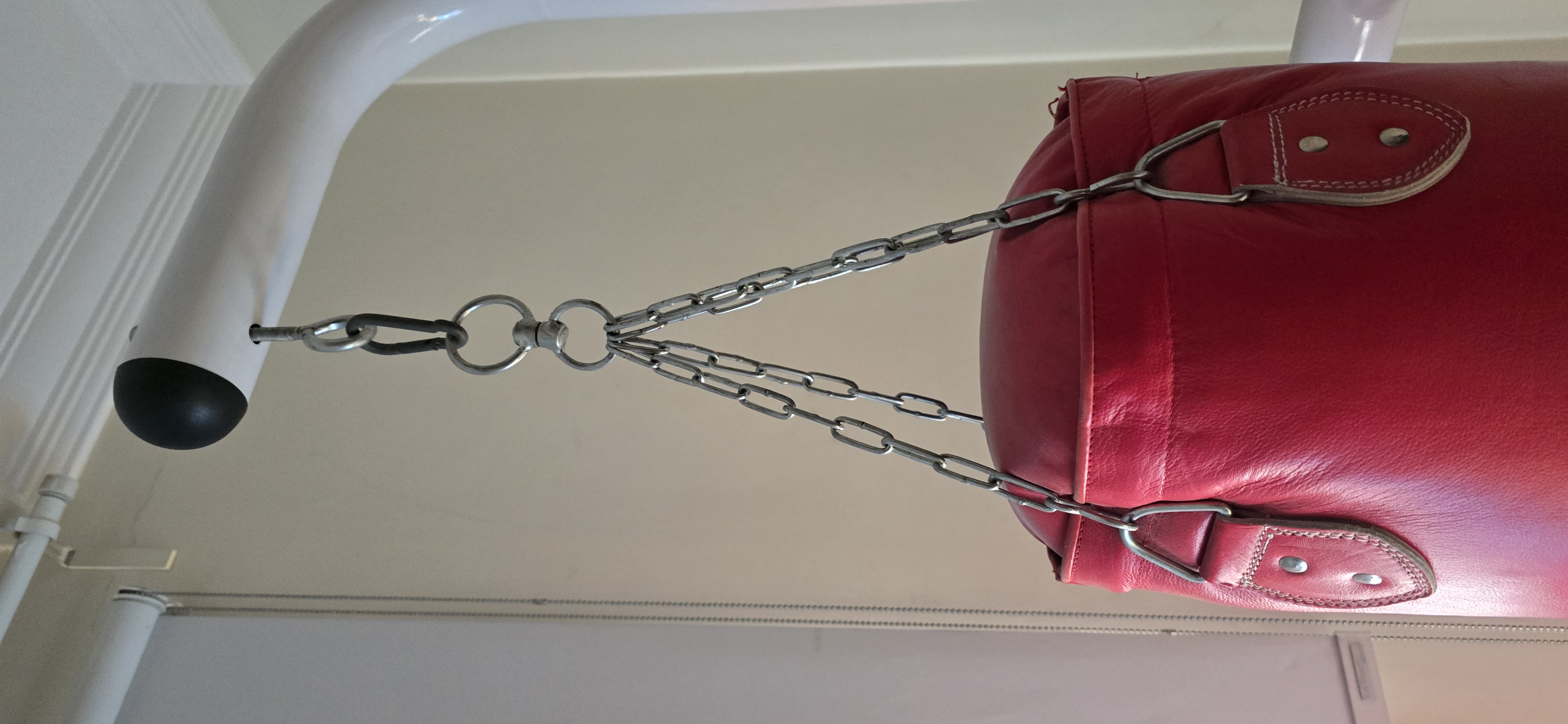 30kg punching bag Leather with stand - Image 3