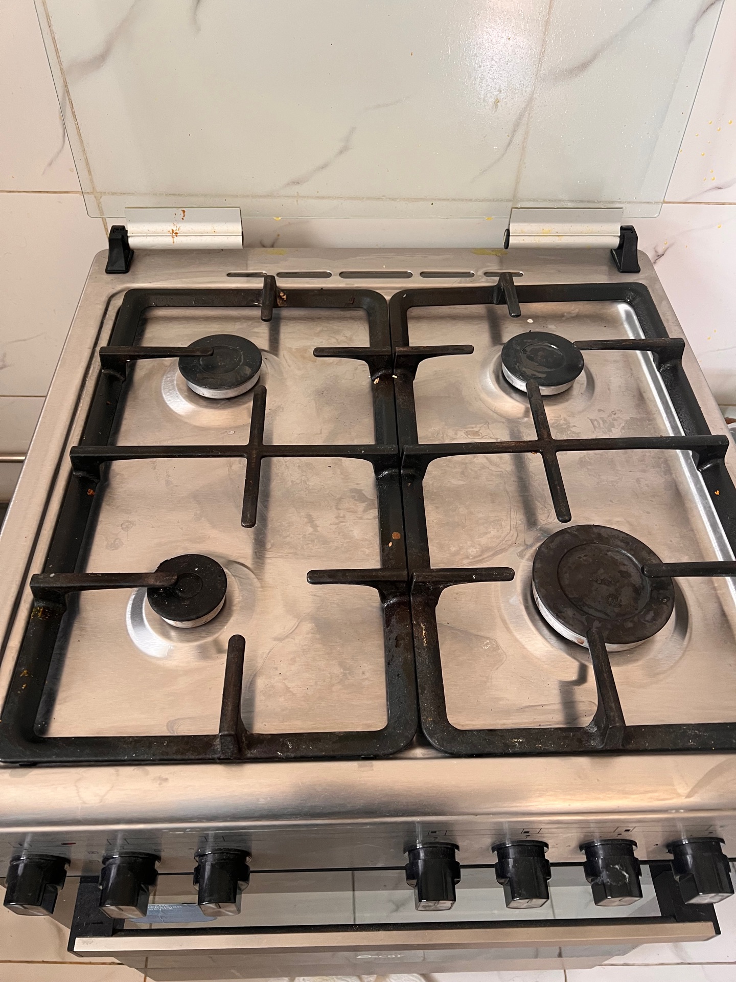 Oscar 4 burner gas , oven grill electric  - Image 2