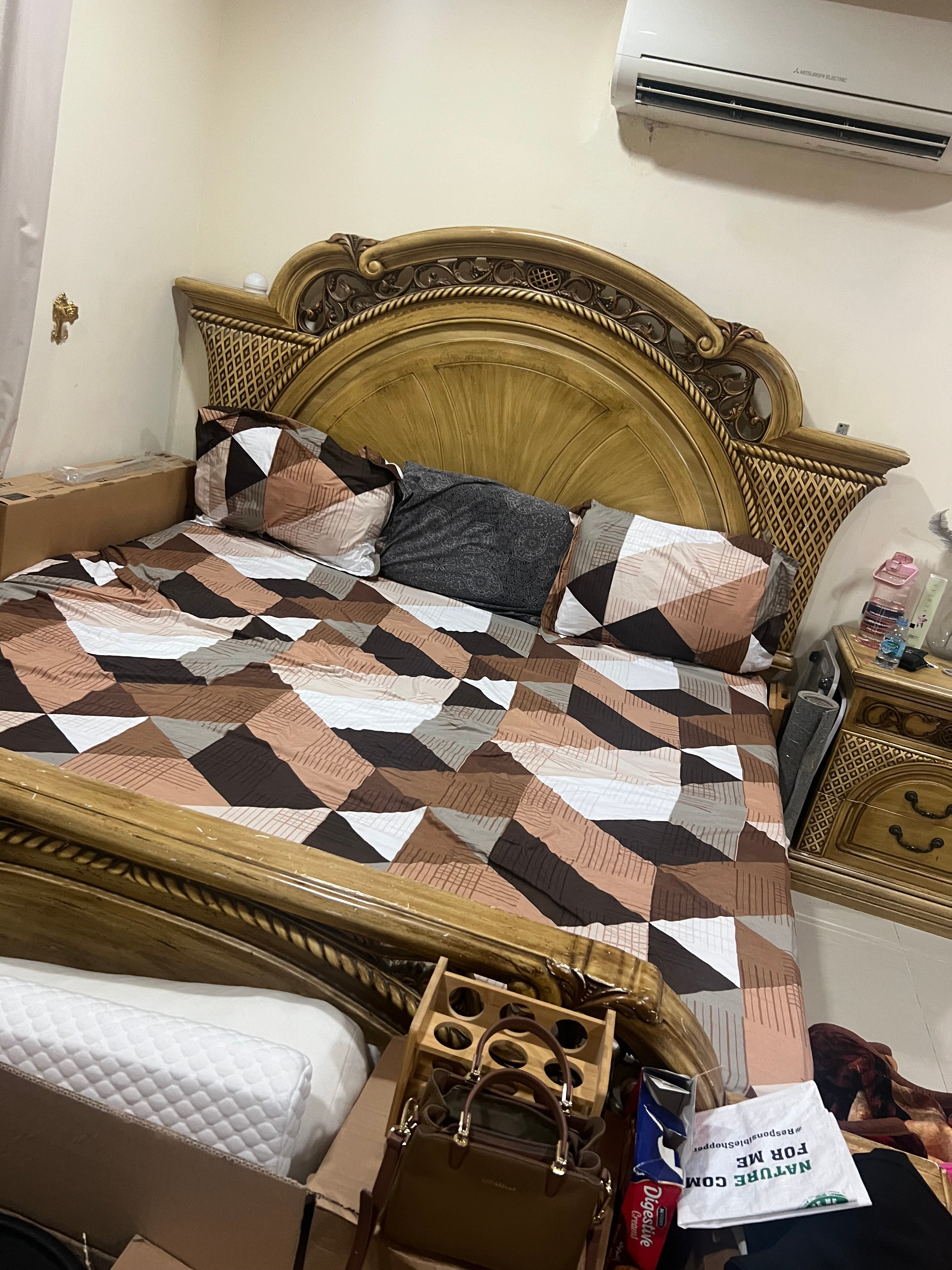 طقم غرفة نوم بحالة ممتازة - Image 9