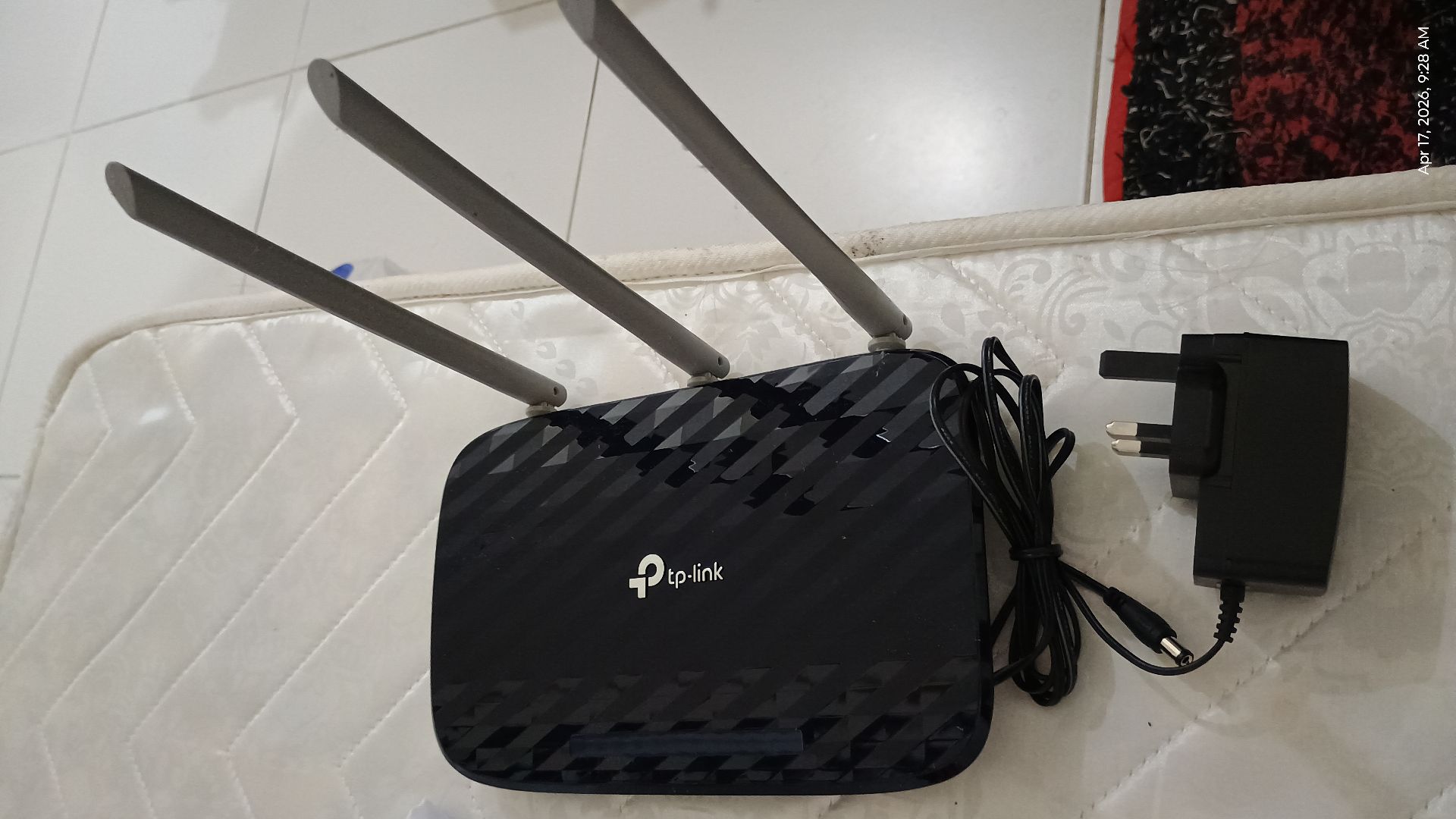 Wifi router with change adapter no damages no cracked urgent sale  - Image 4