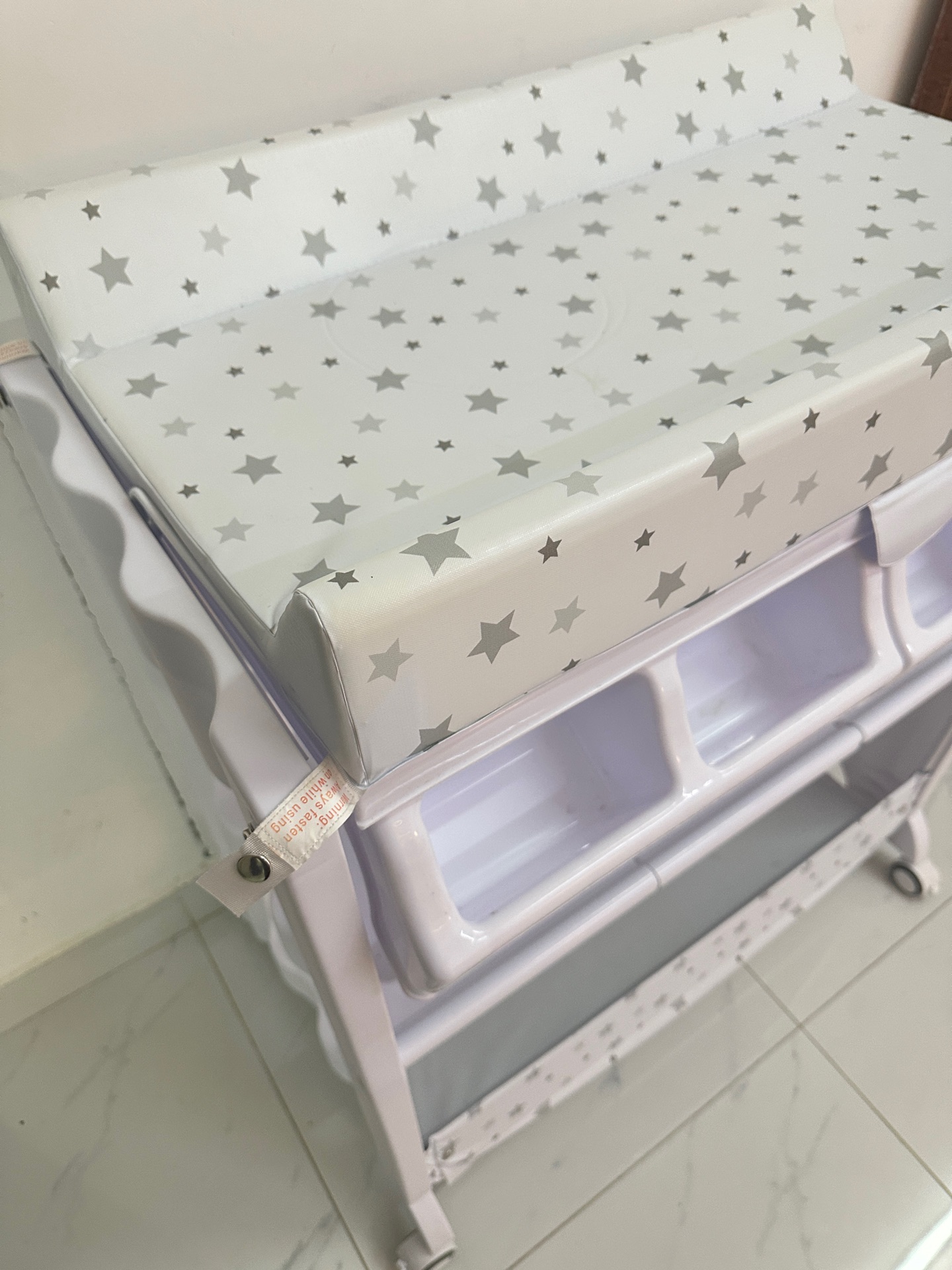 Diaper changing table - Image 3
