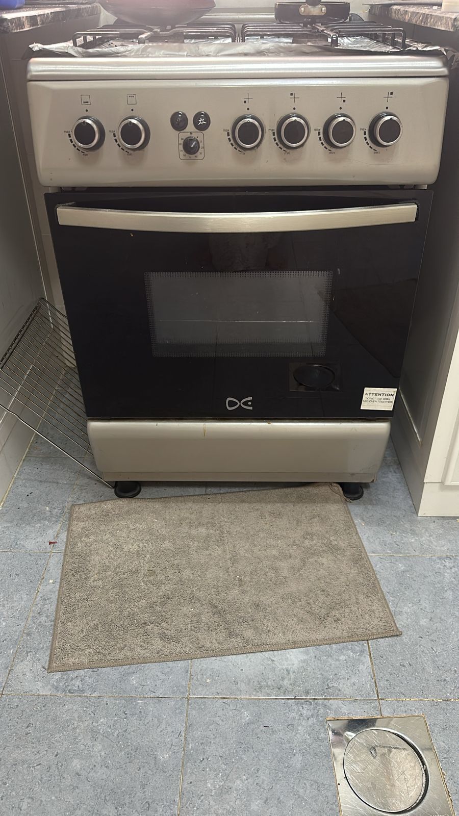 LG REFRIGERATORr & 4 BURNER COOKING RANGE - Image 1