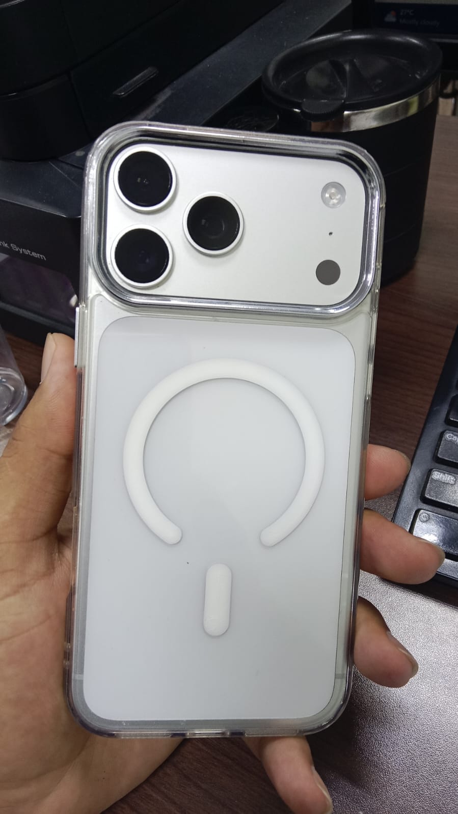IPHONE 17 PRO MAX SILVER LIKE NEW - Image 4