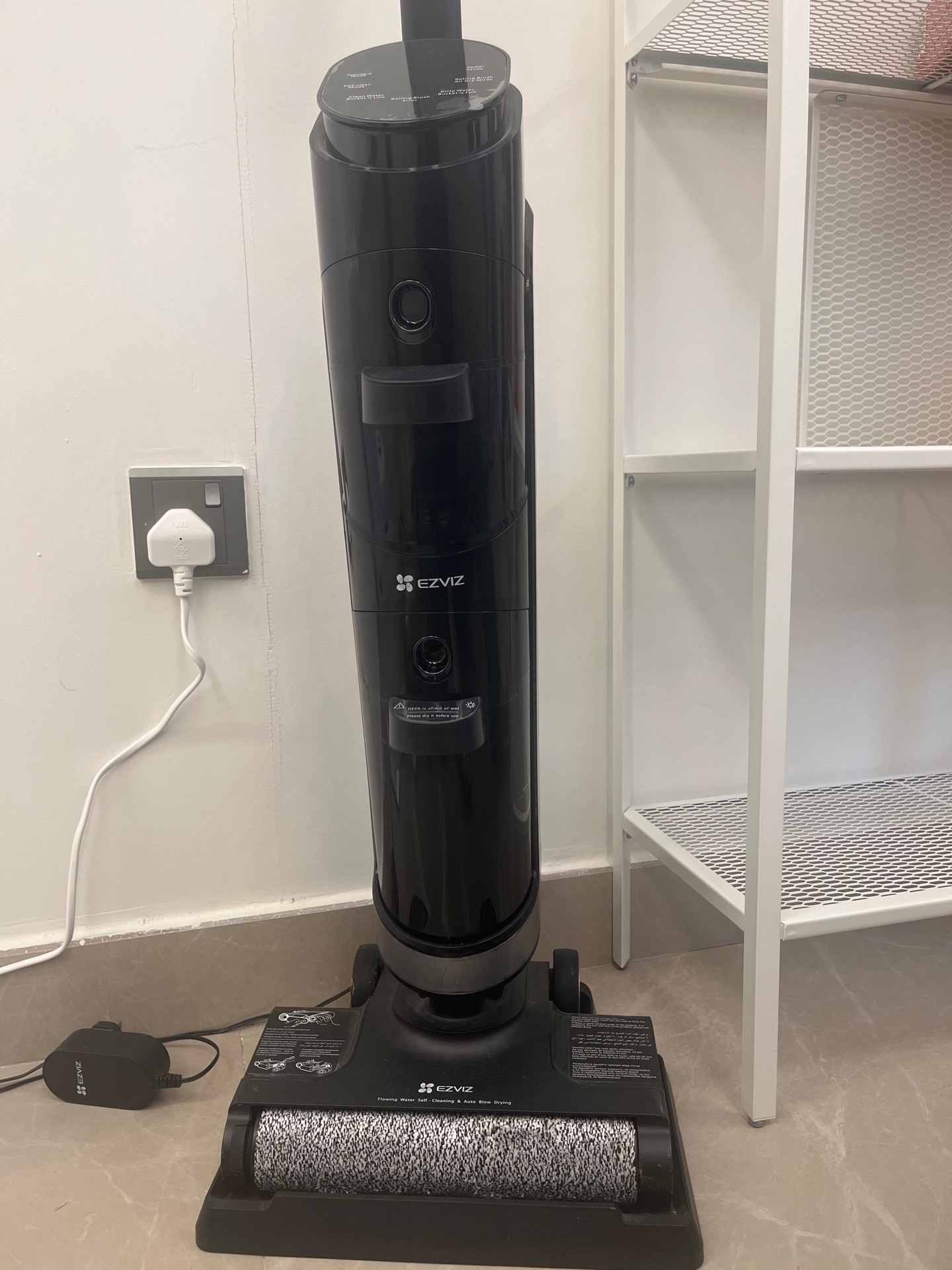 Cleaning vacuum - Image 1