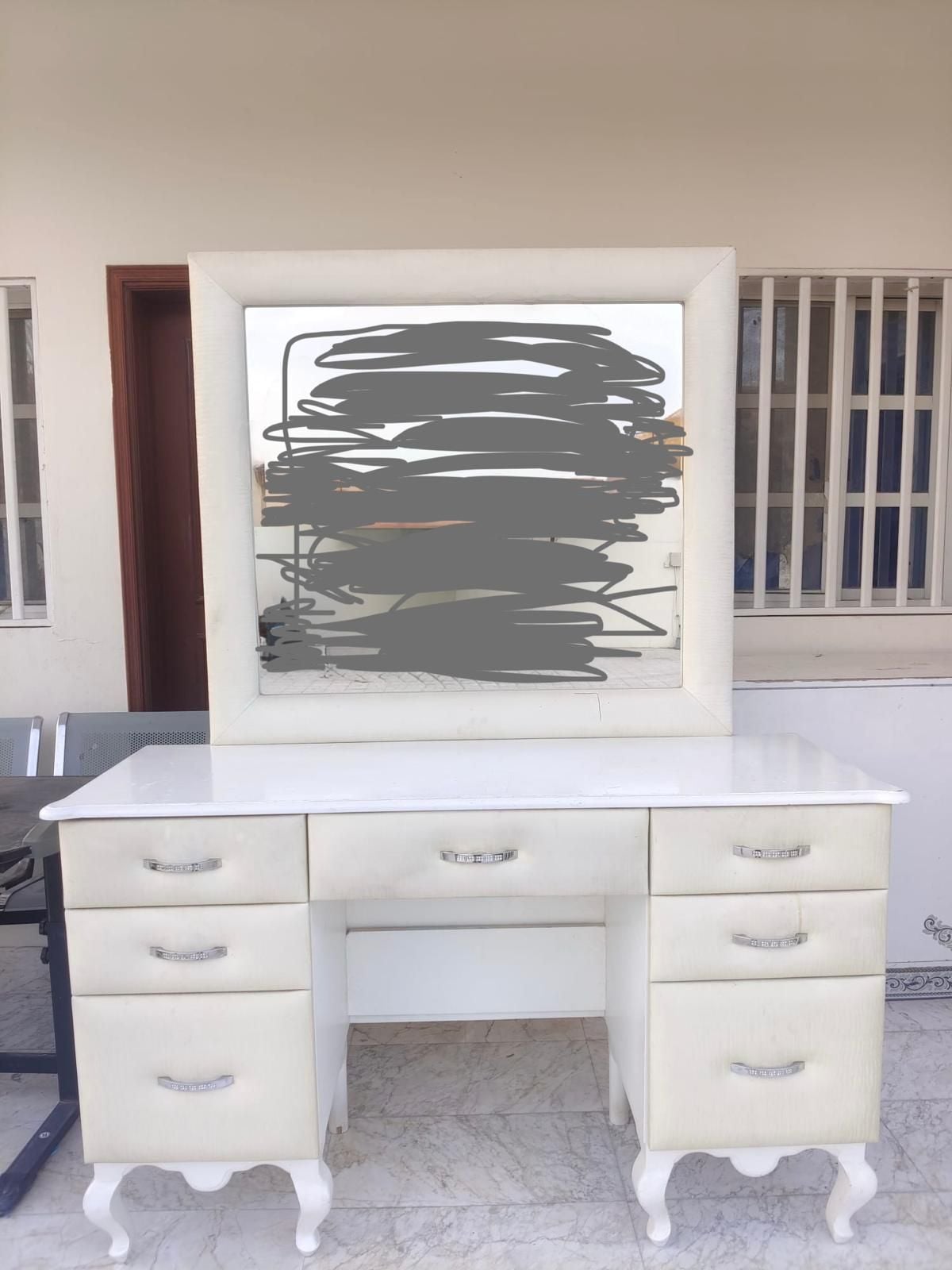 Dressing table for sale - Image 1