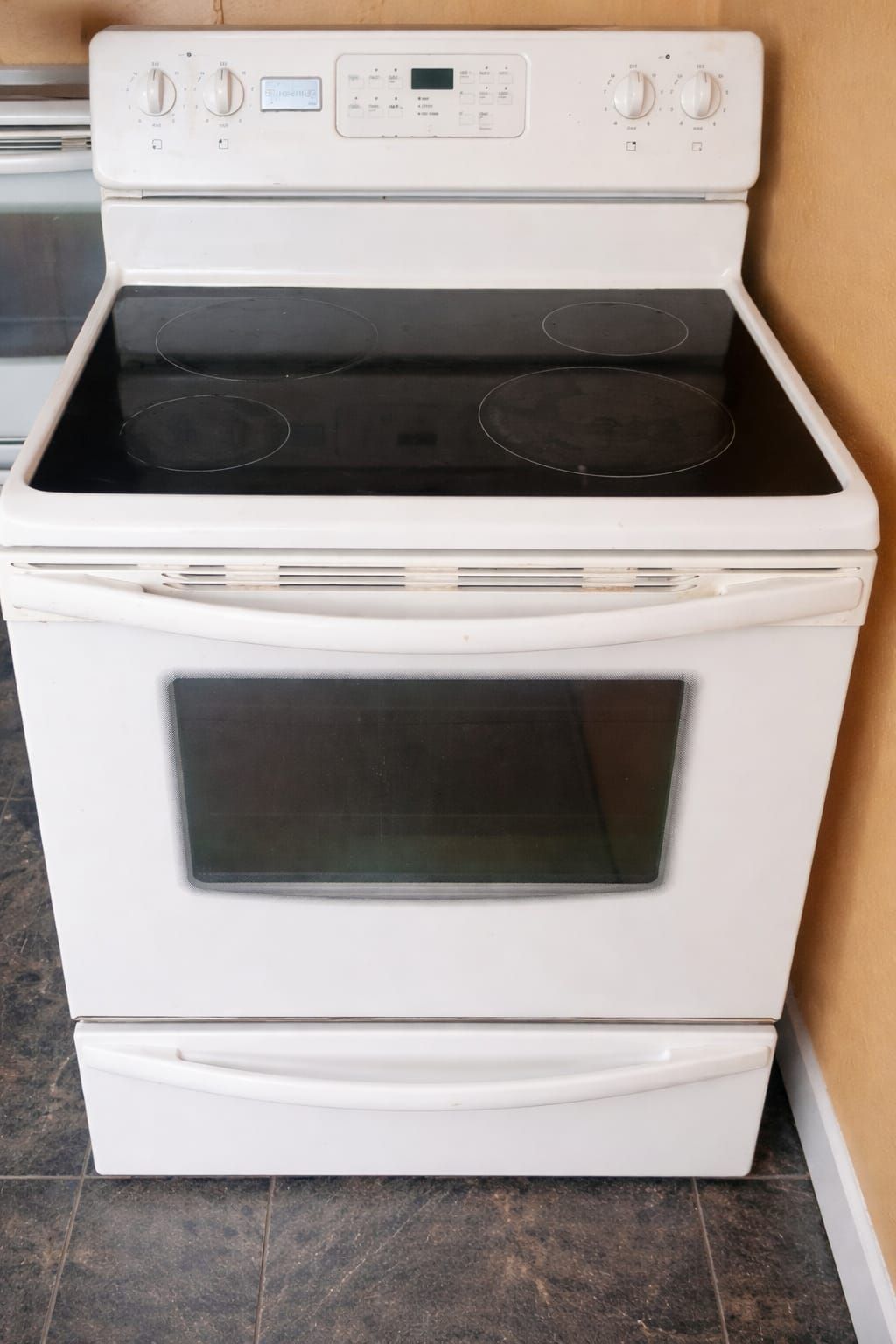 Upgrade Your cooking rang for Less! Used Frigidaire Cooker for Sale - Image 2