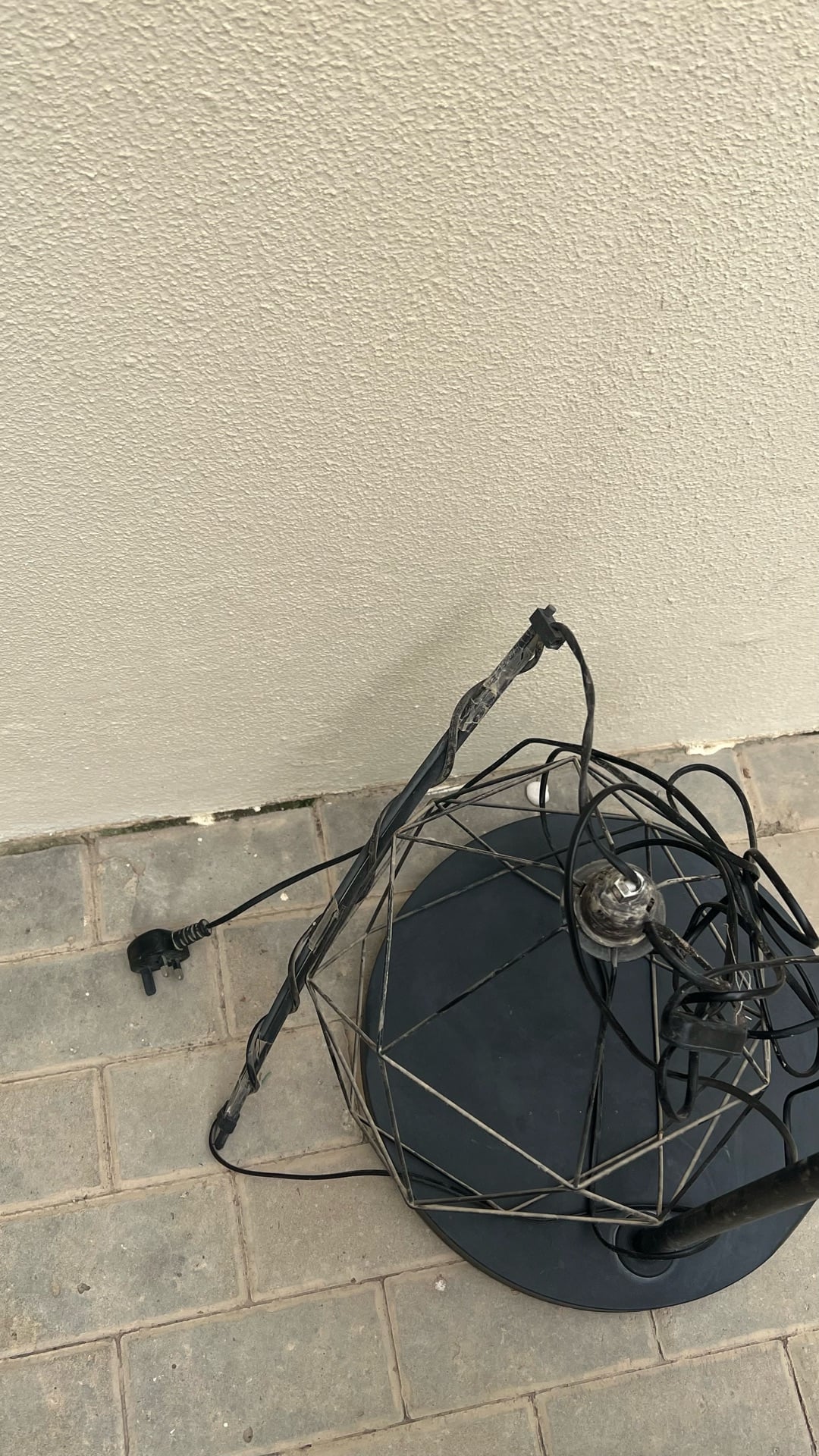 Free floor lamp - Image 1