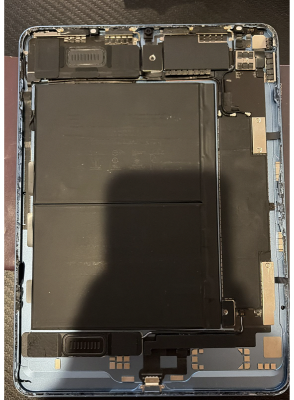 iPad Air 5 (M1) - iCloud OFF - Clean Motherboard/Parts - Image 4