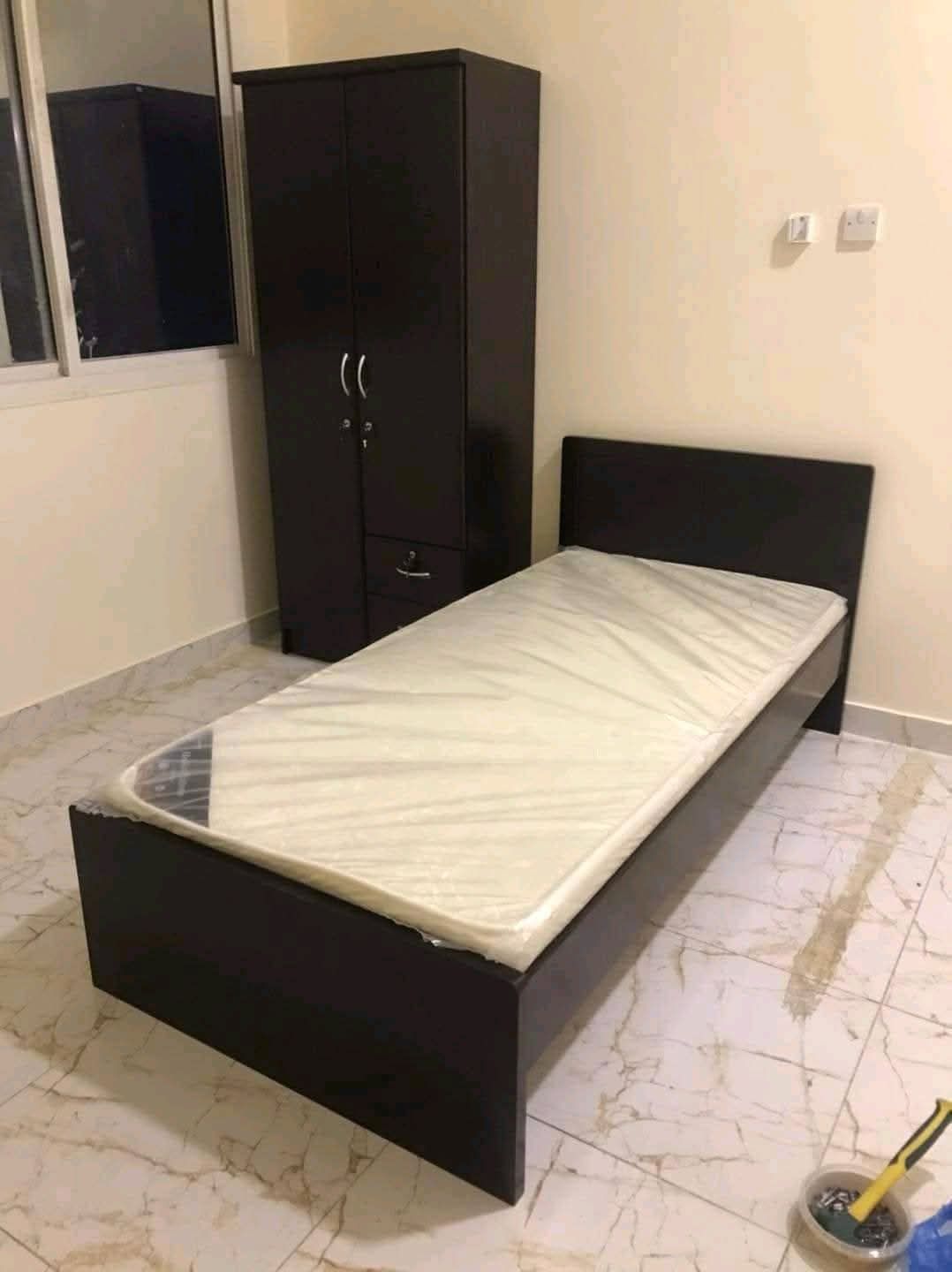 Bed with mattress  - Image 4