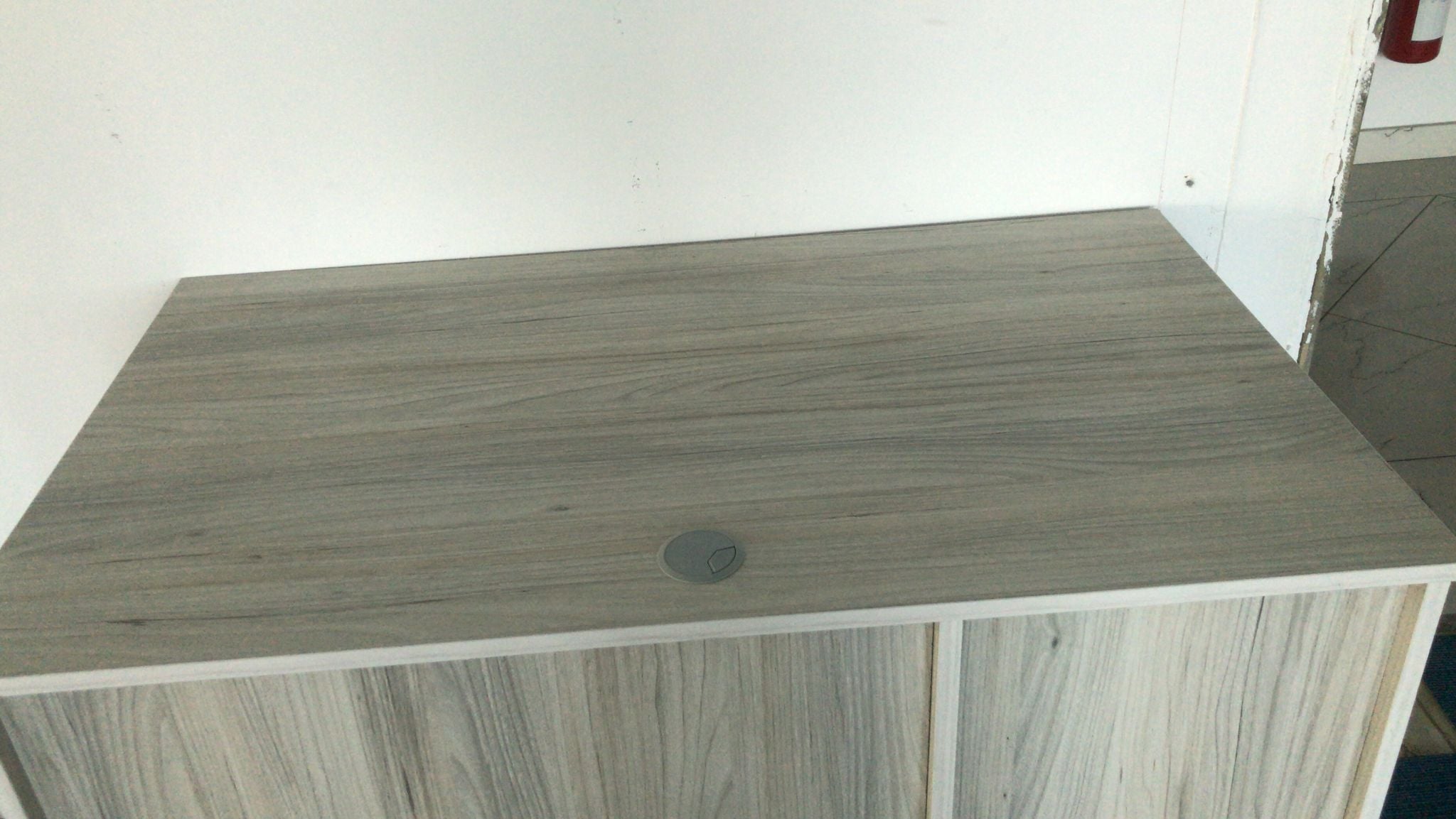 OFFICE TABLE WITH DRAWER - Image 4