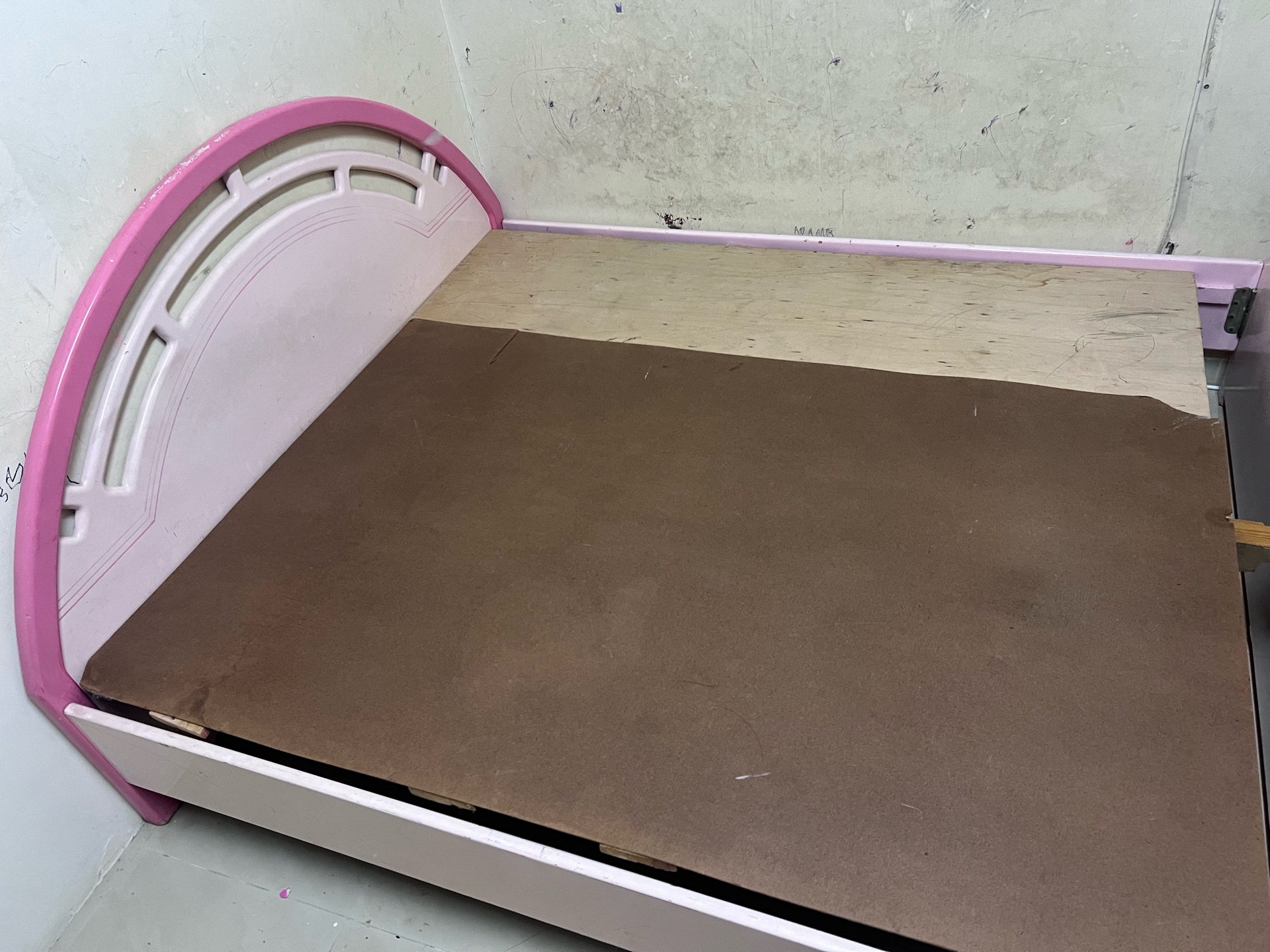 King seize bed frame for sale - Image 7