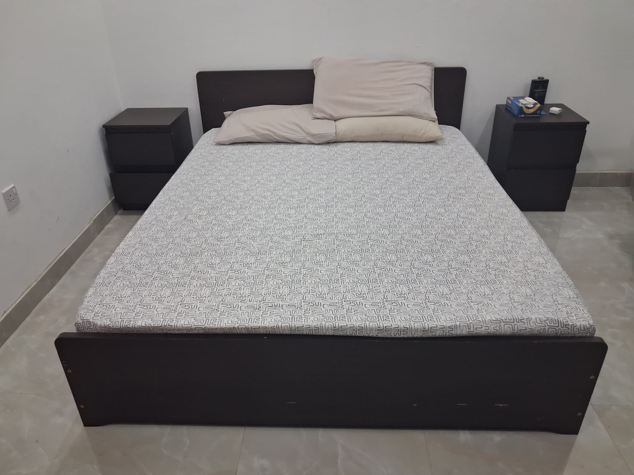 Wardrobe and queen bed with mattetess - Image 4