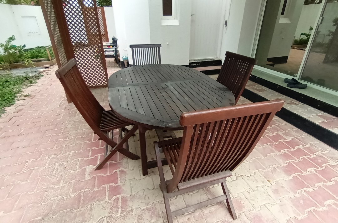 Outdoor wooden table with 6 foldable chairs - Image 5