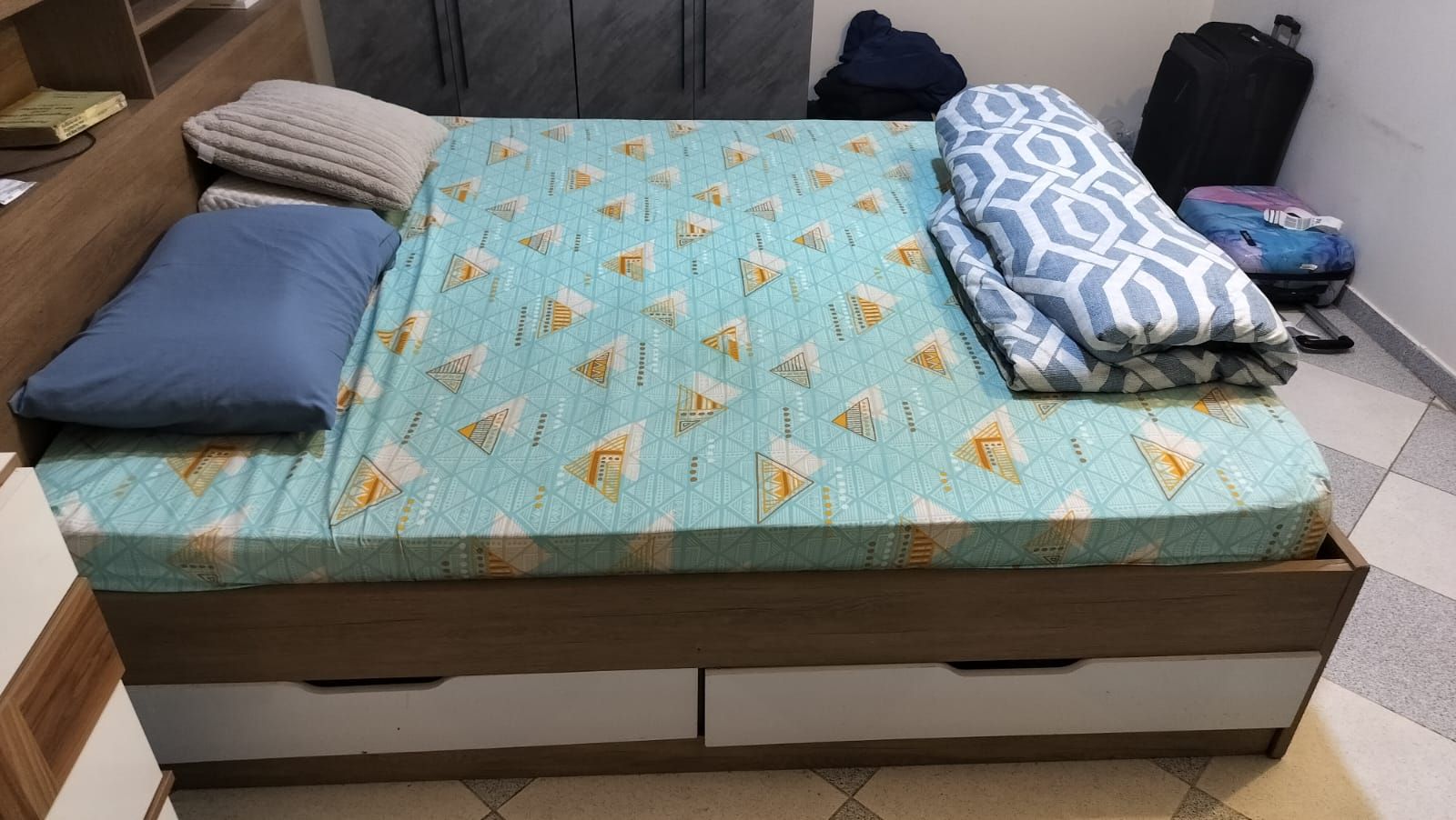 Bed set with mattress - Image 1