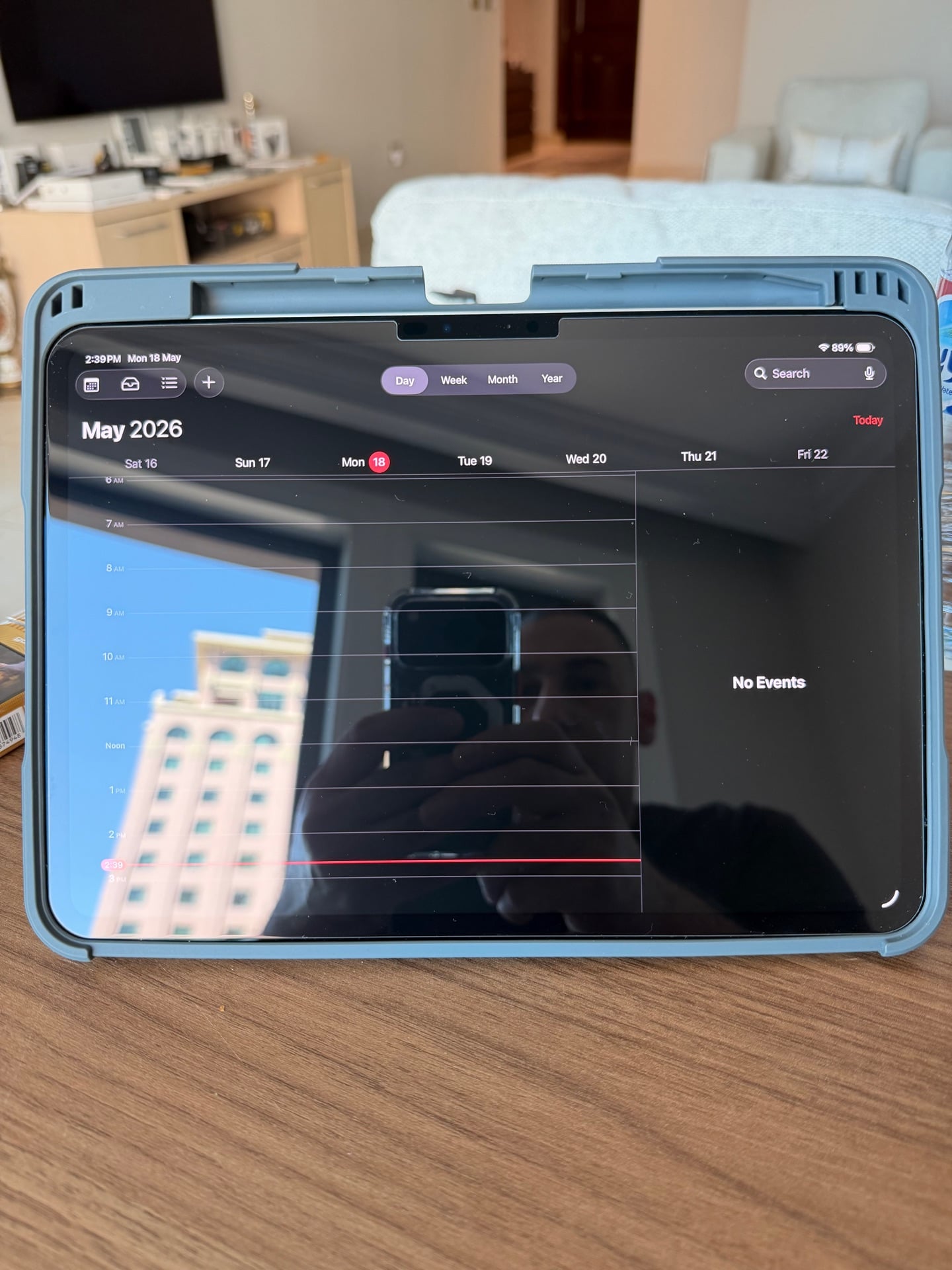 I pad pro 11 M4 WiFi and Cell brand new condition  - Image 2