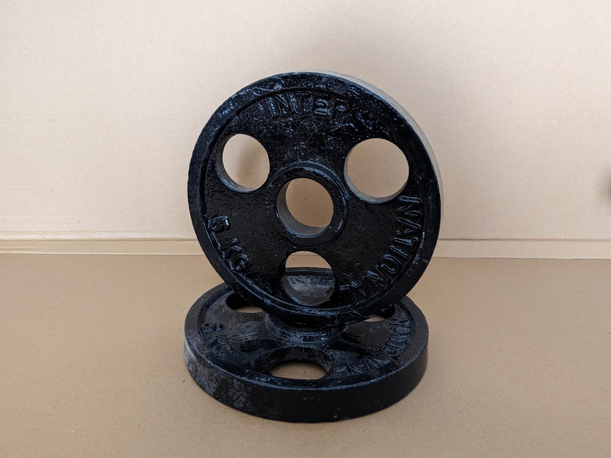 5 kg Cast Iron Olympic Weight Plates (Pair) - Image 4