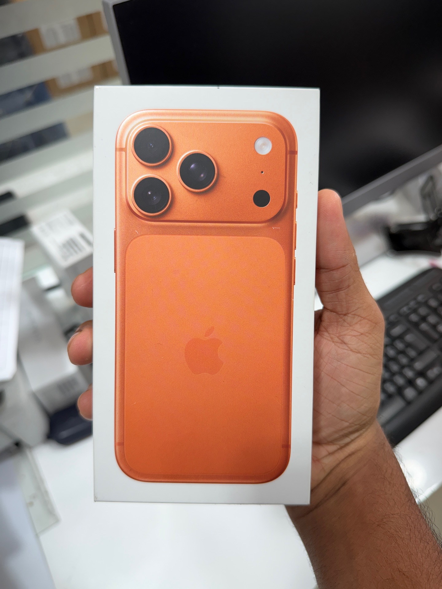 IPHONE 17 PRO 256GB - Image 1