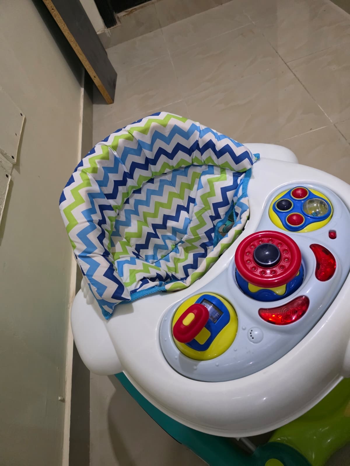 Walker juniors with music tray - Image 3