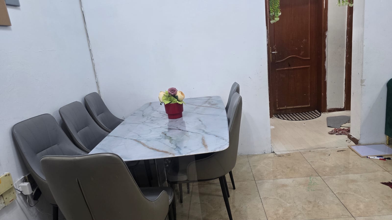 Dinning table very good condition - Image 2
