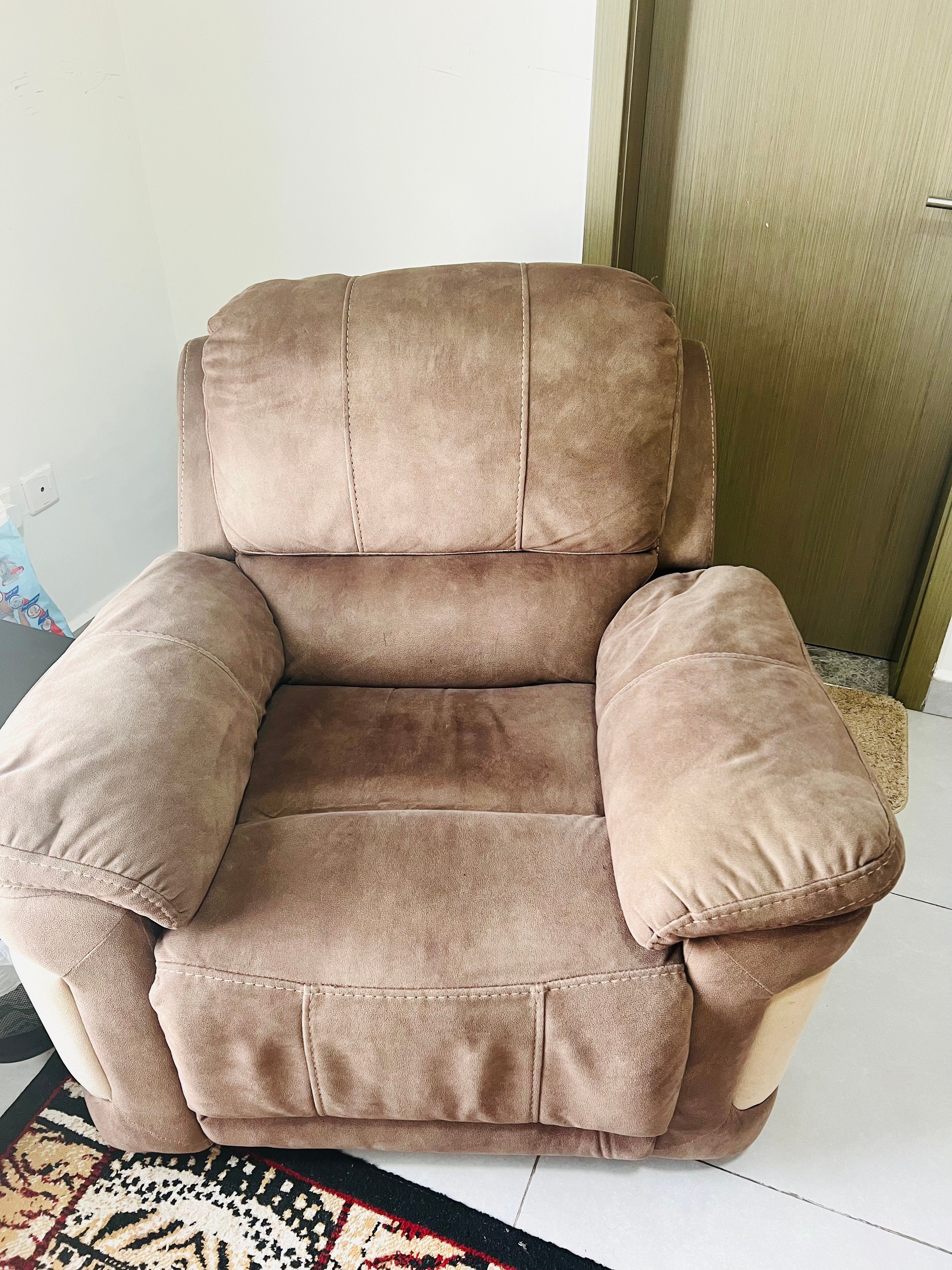 Single Seater Recliner in good condition - Image 1