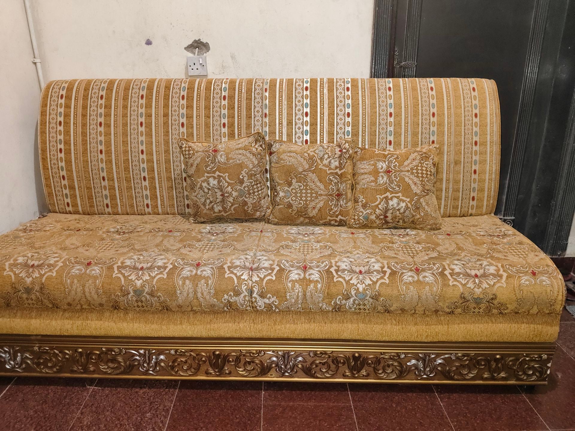 Arabic Sofa - Image 3