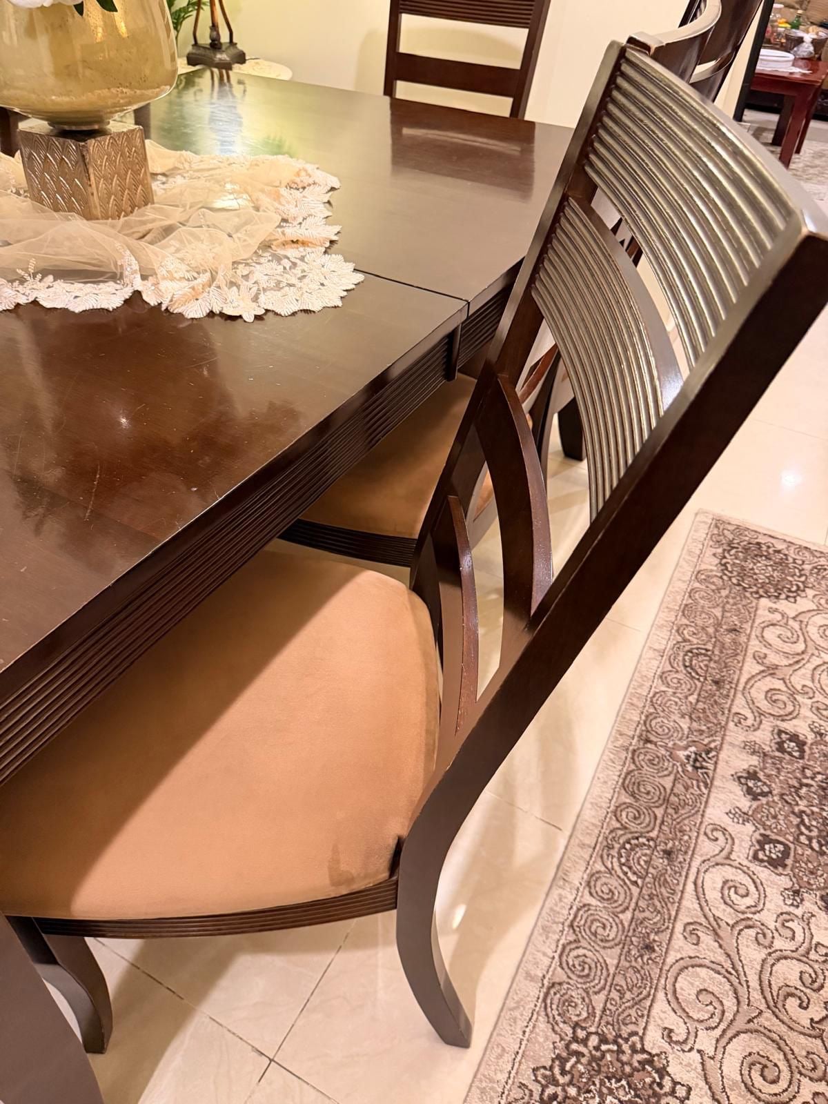 Dining Table with 8 chairs  - Image 4